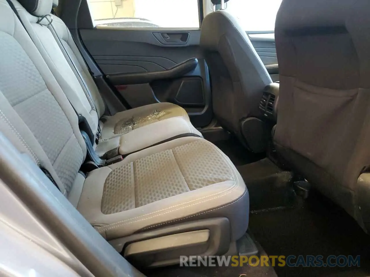 11 Photograph of a damaged car 1FMCU9G64NUB31220 FORD ESCAPE 2022