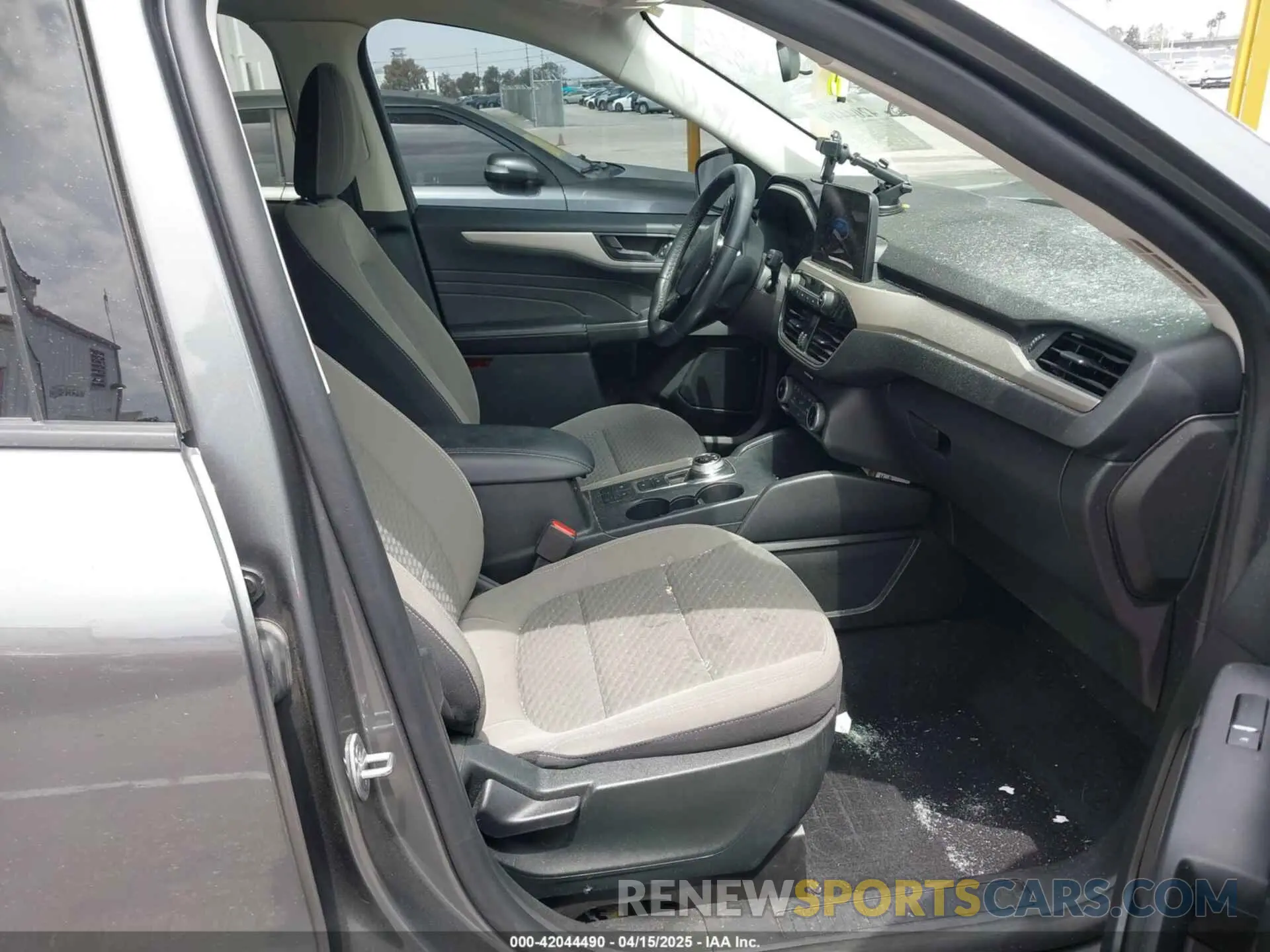 5 Photograph of a damaged car 1FMCU9G65NUA59587 FORD ESCAPE 2022