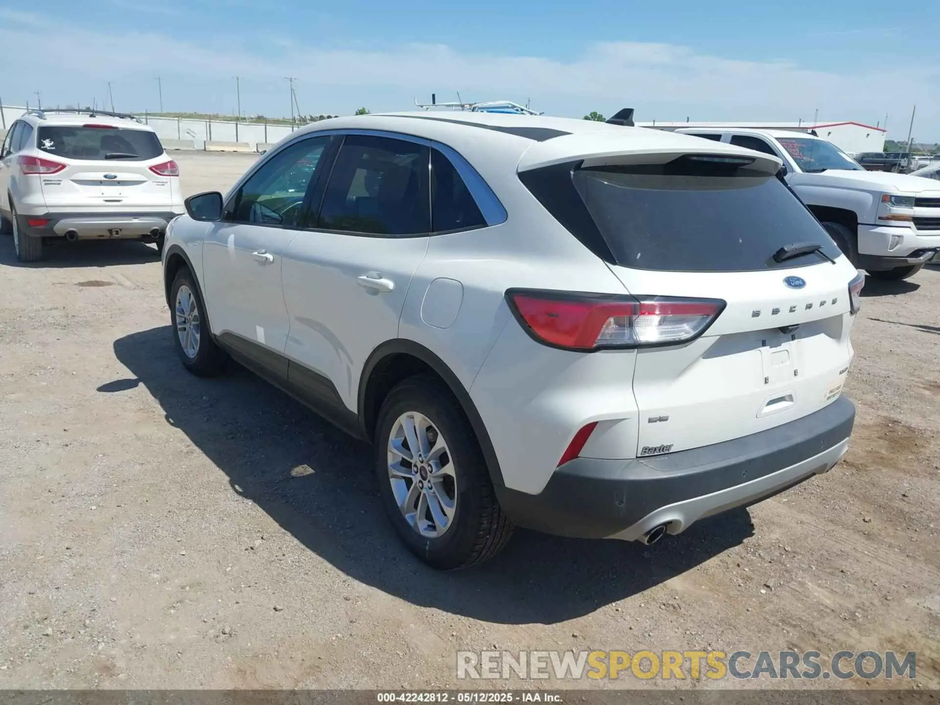 3 Фотография поврежденного автомобиля 1FMCU9G65NUA61050 FORD ESCAPE 2022