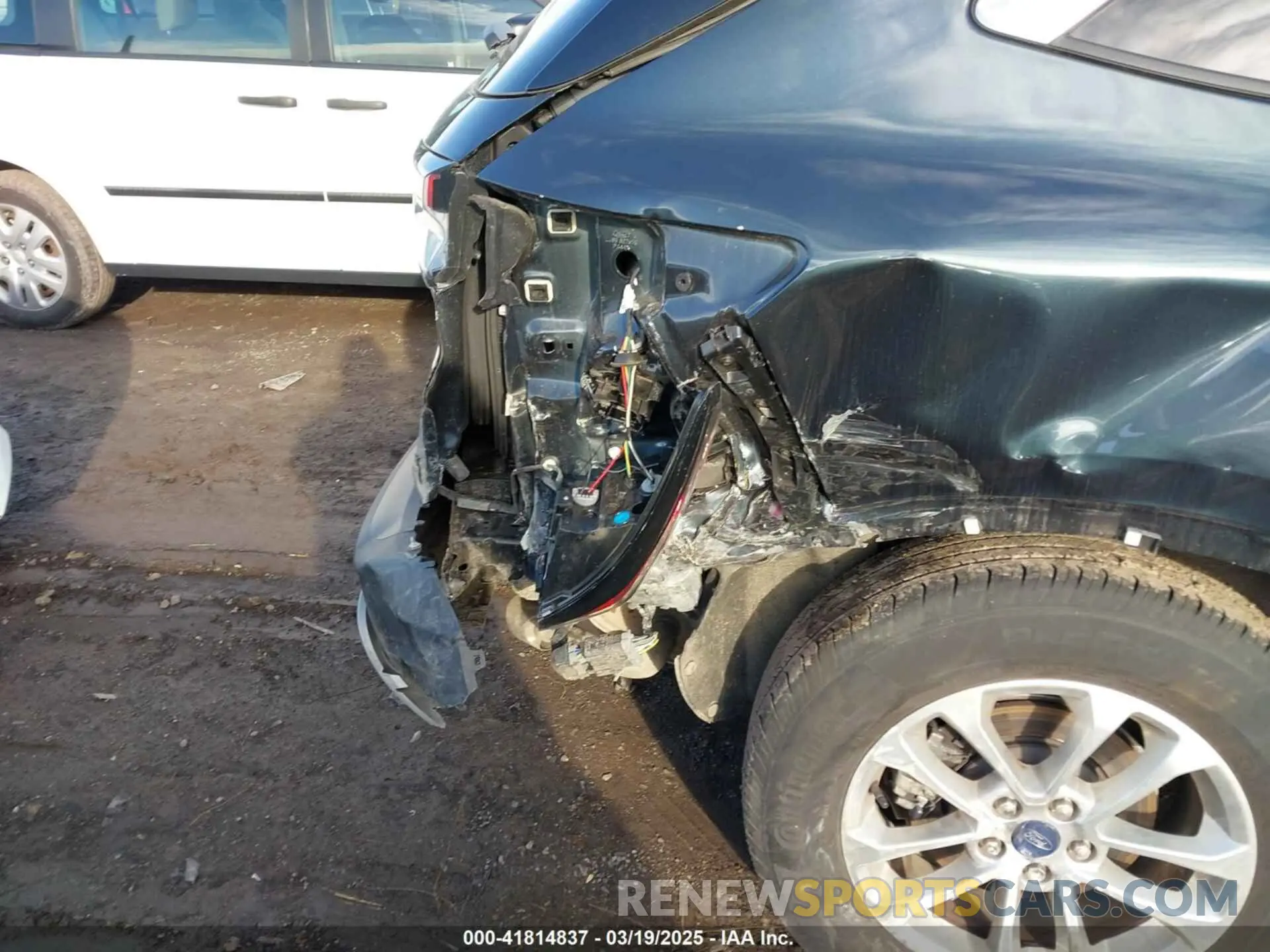 6 Фотография поврежденного автомобиля 1FMCU9G65NUB67143 FORD ESCAPE 2022