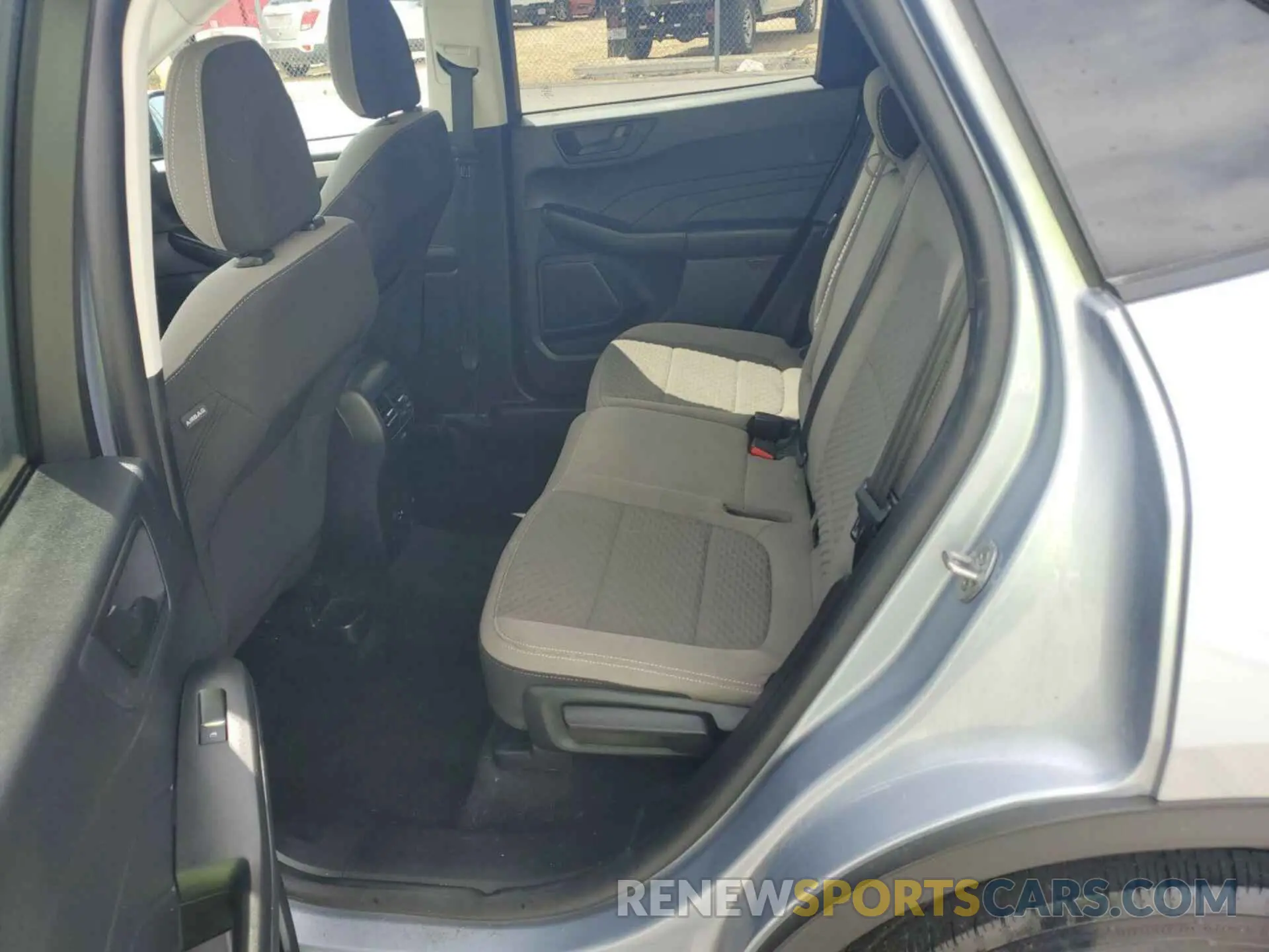 5 Фотография поврежденного автомобиля 1FMCU9G67NUB33074 FORD ESCAPE 2022
