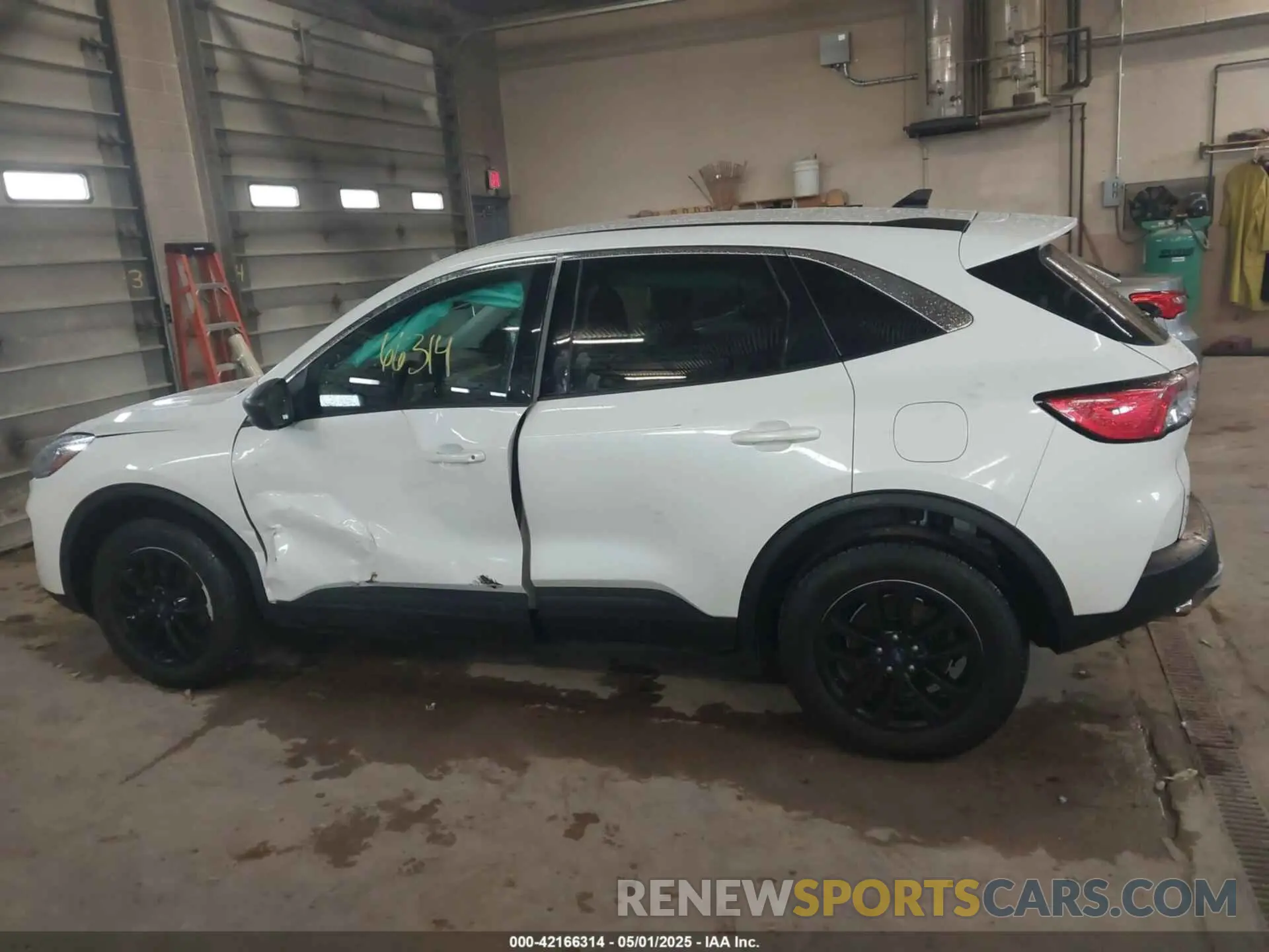 14 Фотография поврежденного автомобиля 1FMCU9G68NUB16493 FORD ESCAPE 2022