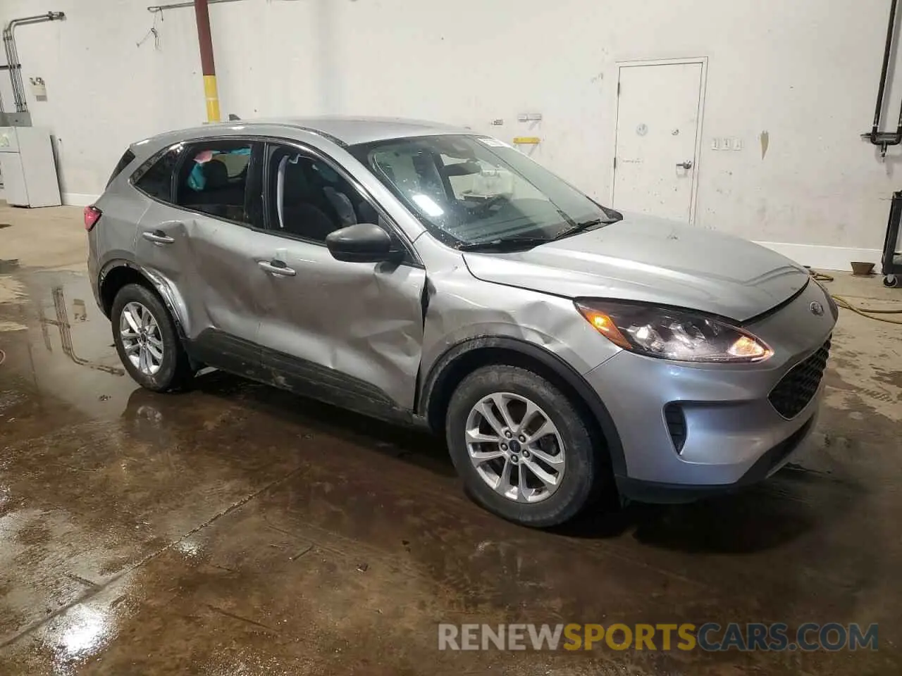 4 Photograph of a damaged car 1FMCU9G69NUB32167 FORD ESCAPE 2022
