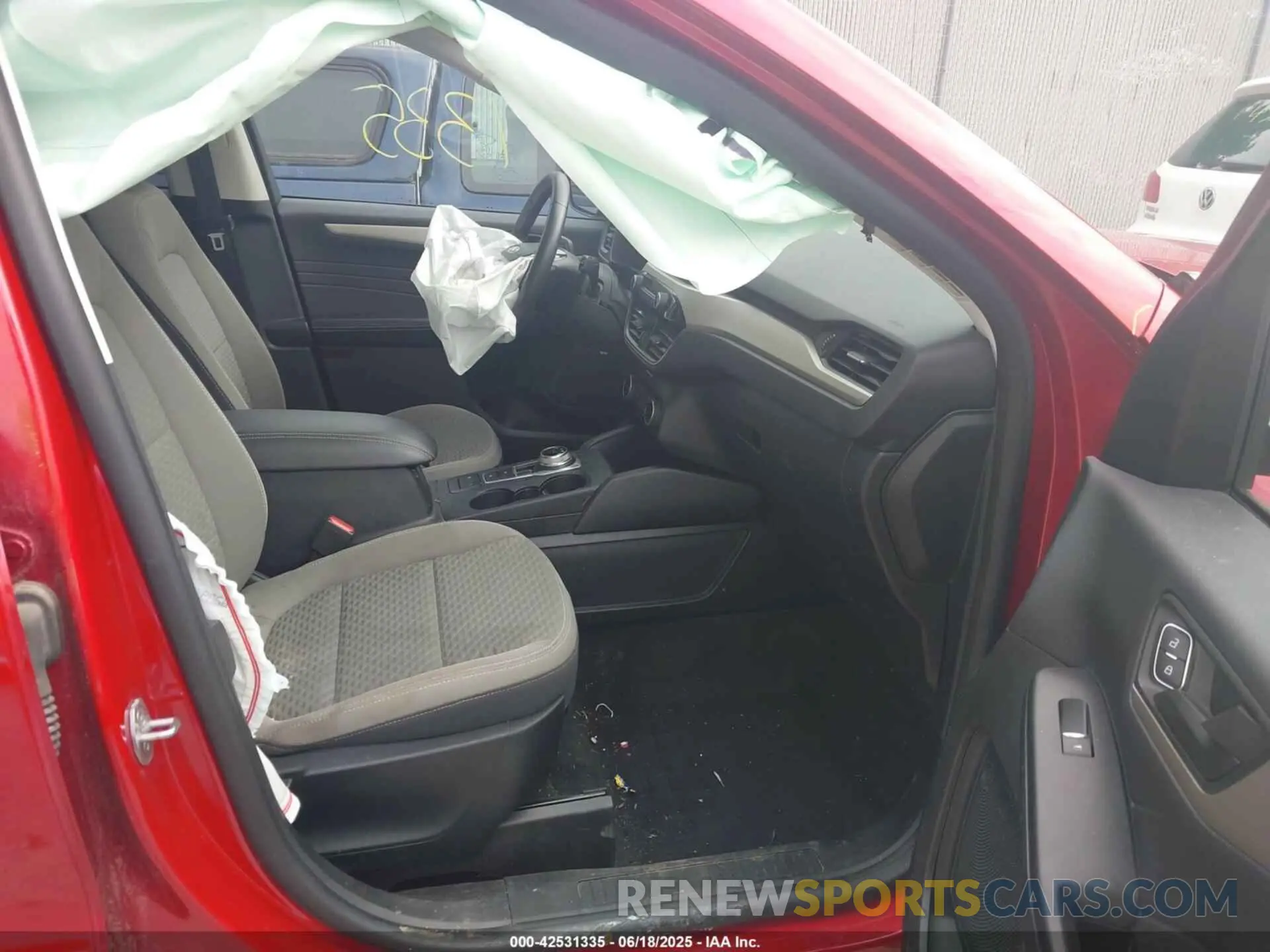 5 Photograph of a damaged car 1FMCU9G6XNUA04939 FORD ESCAPE 2022