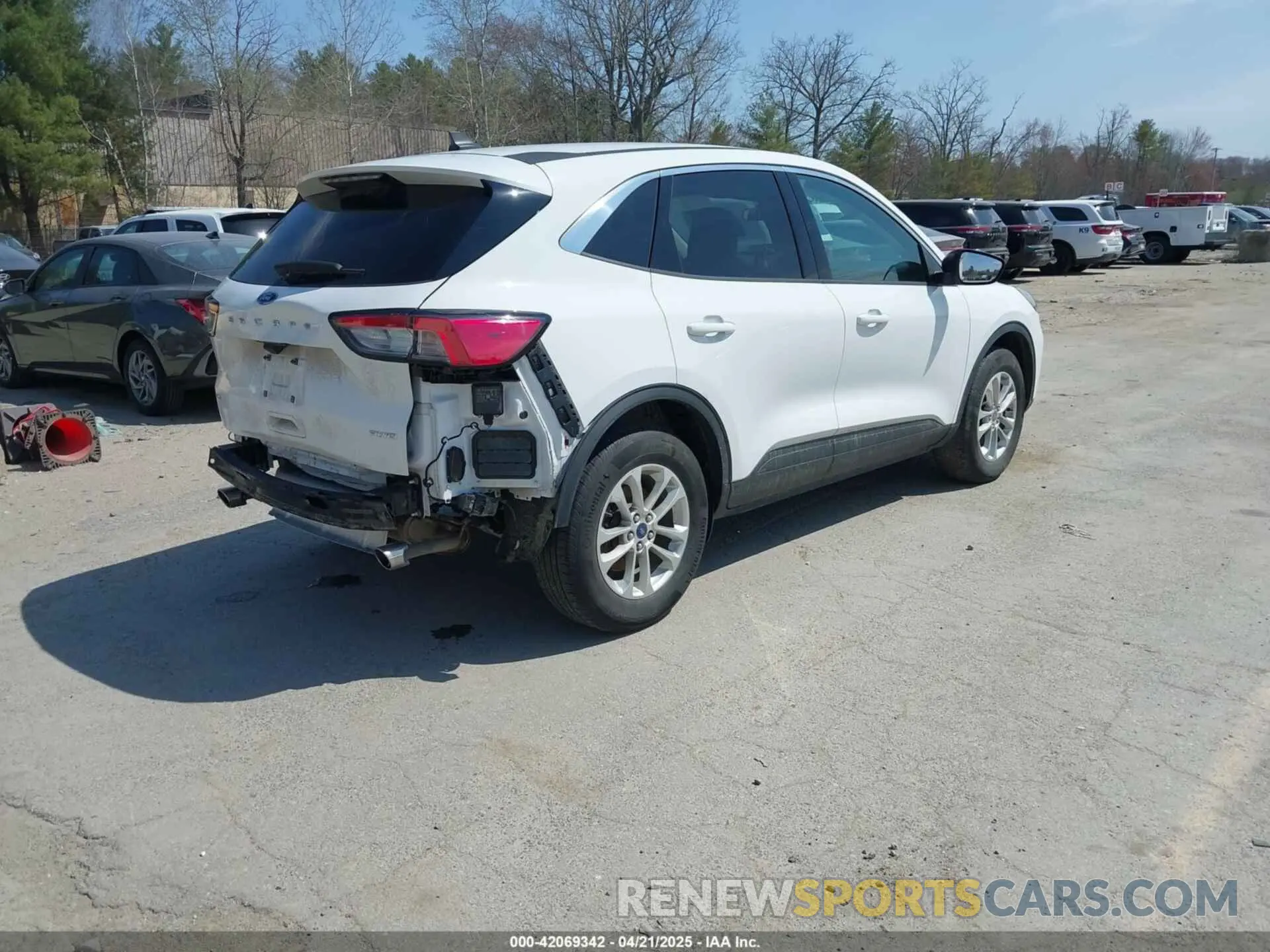 4 Photograph of a damaged car 1FMCU9G6XNUA64834 FORD ESCAPE 2022