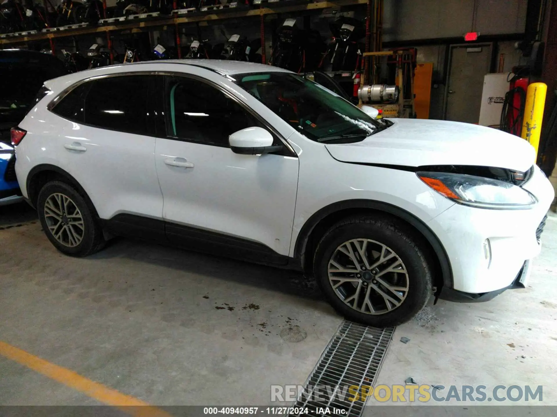 1 Photograph of a damaged car 1FMCU9H60NUA34790 FORD ESCAPE 2022