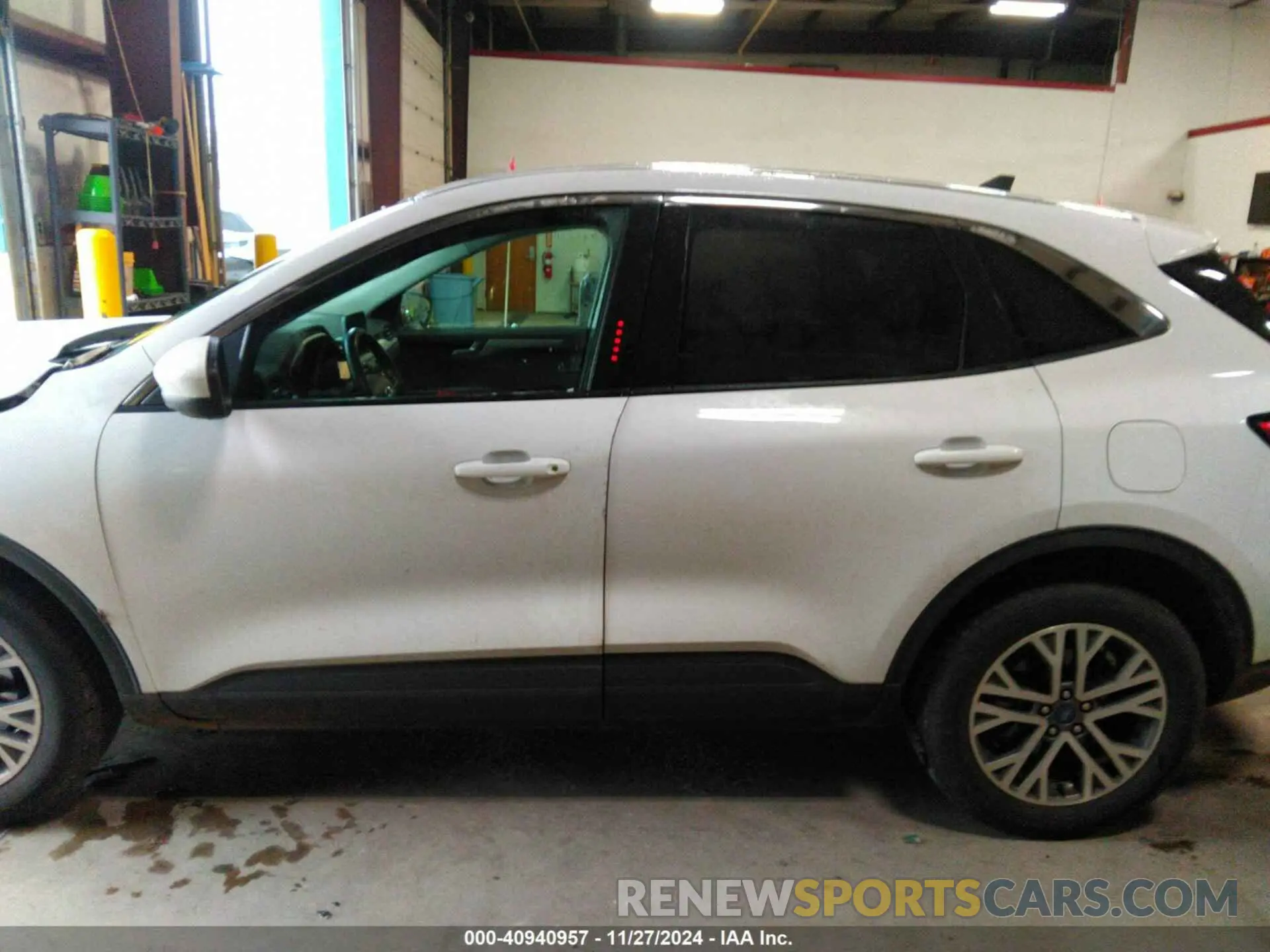 14 Photograph of a damaged car 1FMCU9H60NUA34790 FORD ESCAPE 2022