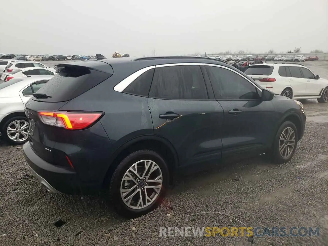 3 Фотография поврежденного автомобиля 1FMCU9H62NUB78440 FORD ESCAPE 2022