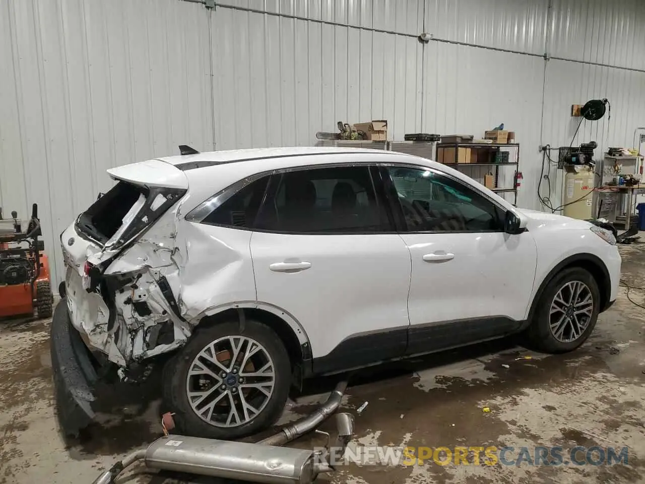3 Фотография поврежденного автомобиля 1FMCU9H63NUA33570 FORD ESCAPE 2022