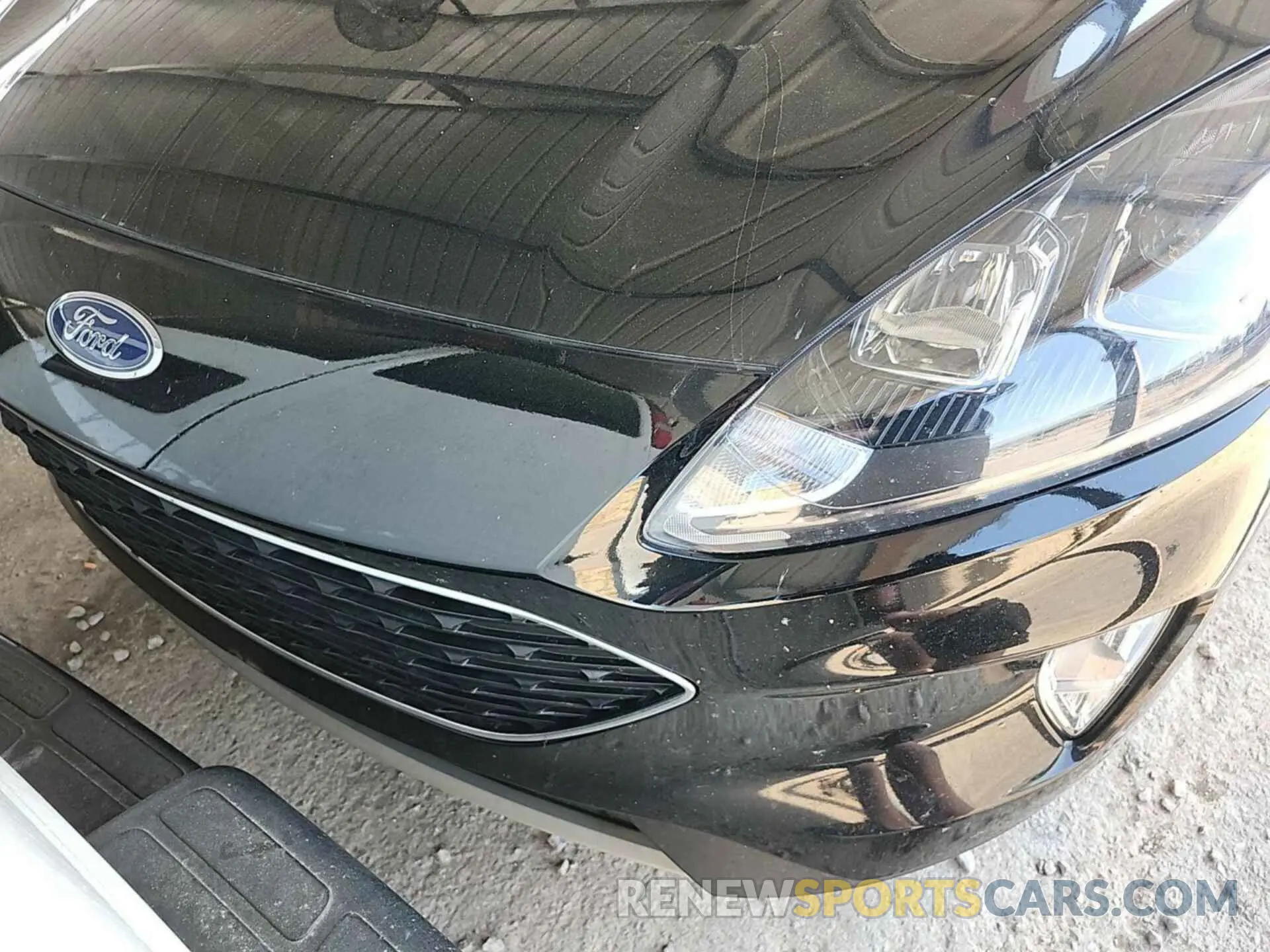 19 Photograph of a damaged car 1FMCU9H63NUB89320 FORD ESCAPE 2022