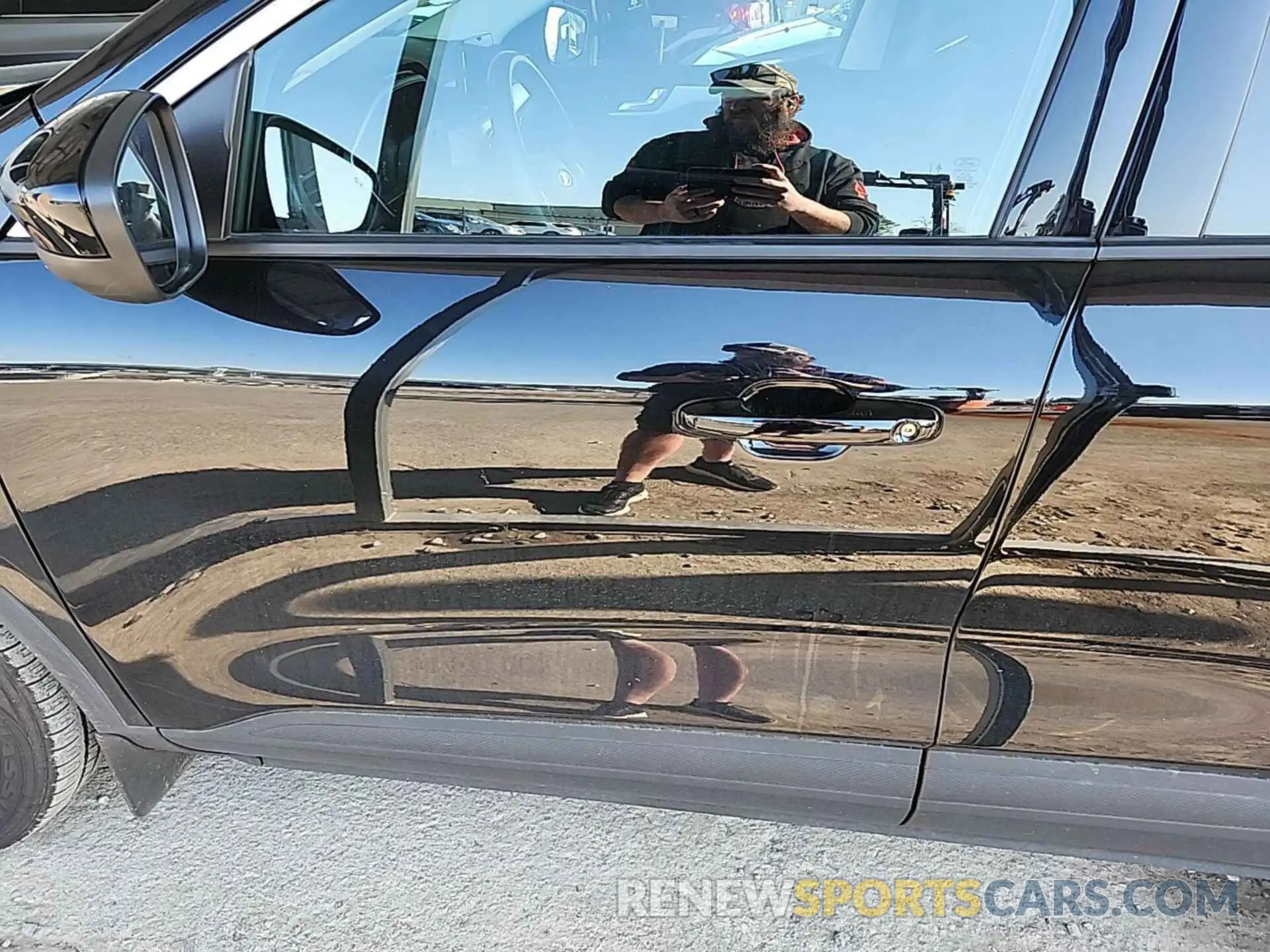 21 Photograph of a damaged car 1FMCU9H63NUB89320 FORD ESCAPE 2022