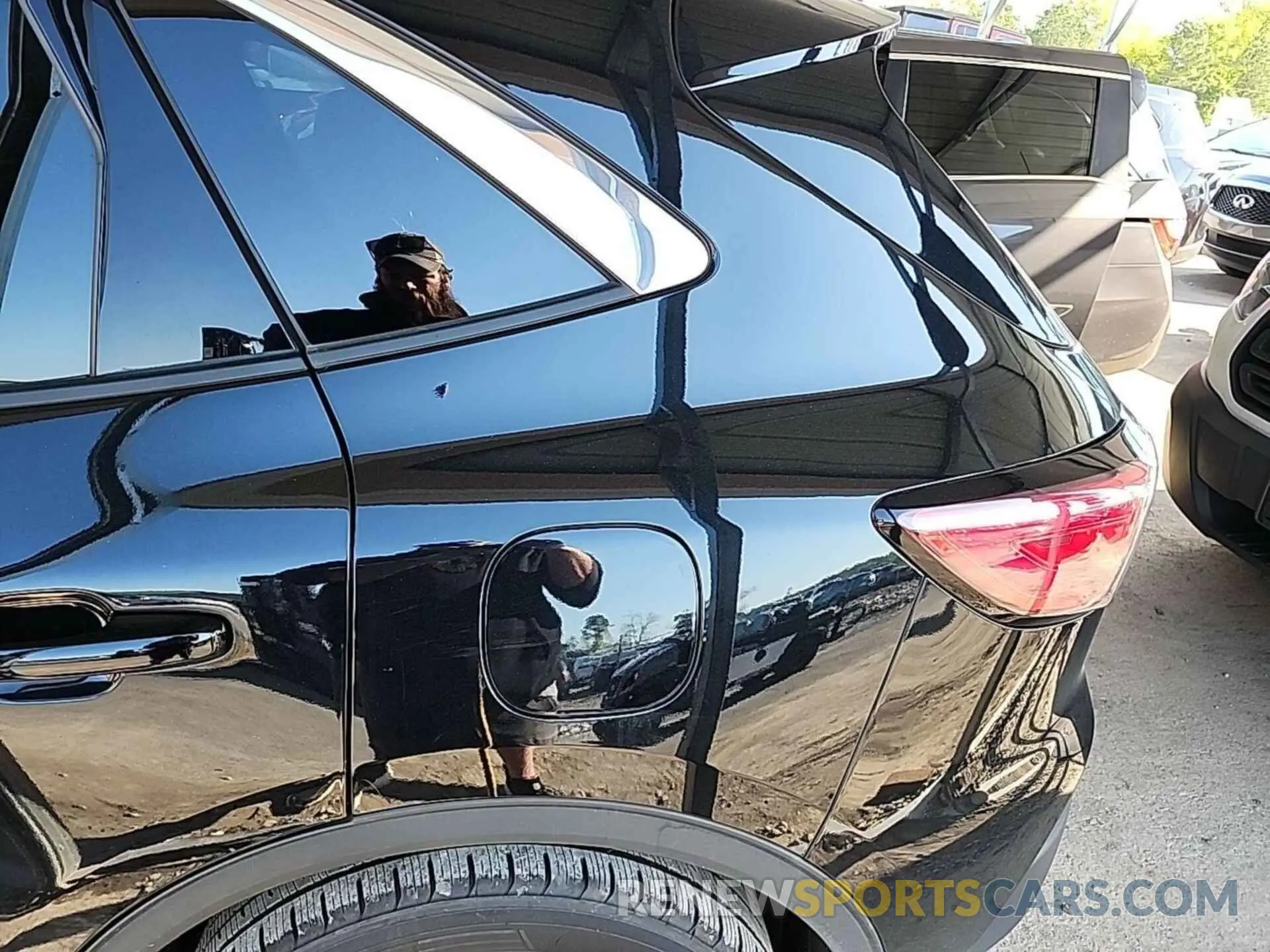 33 Photograph of a damaged car 1FMCU9H63NUB89320 FORD ESCAPE 2022