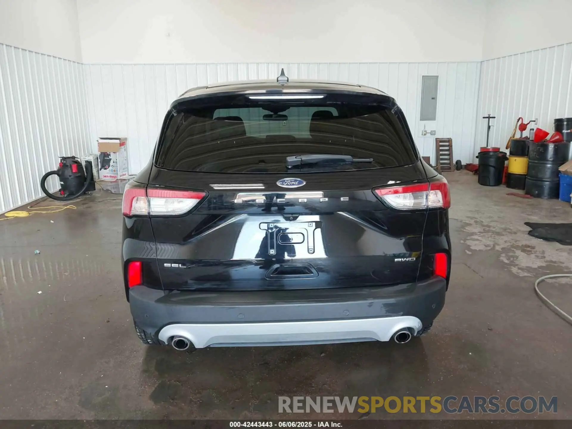 17 Photograph of a damaged car 1FMCU9H68NUA22550 FORD ESCAPE 2022
