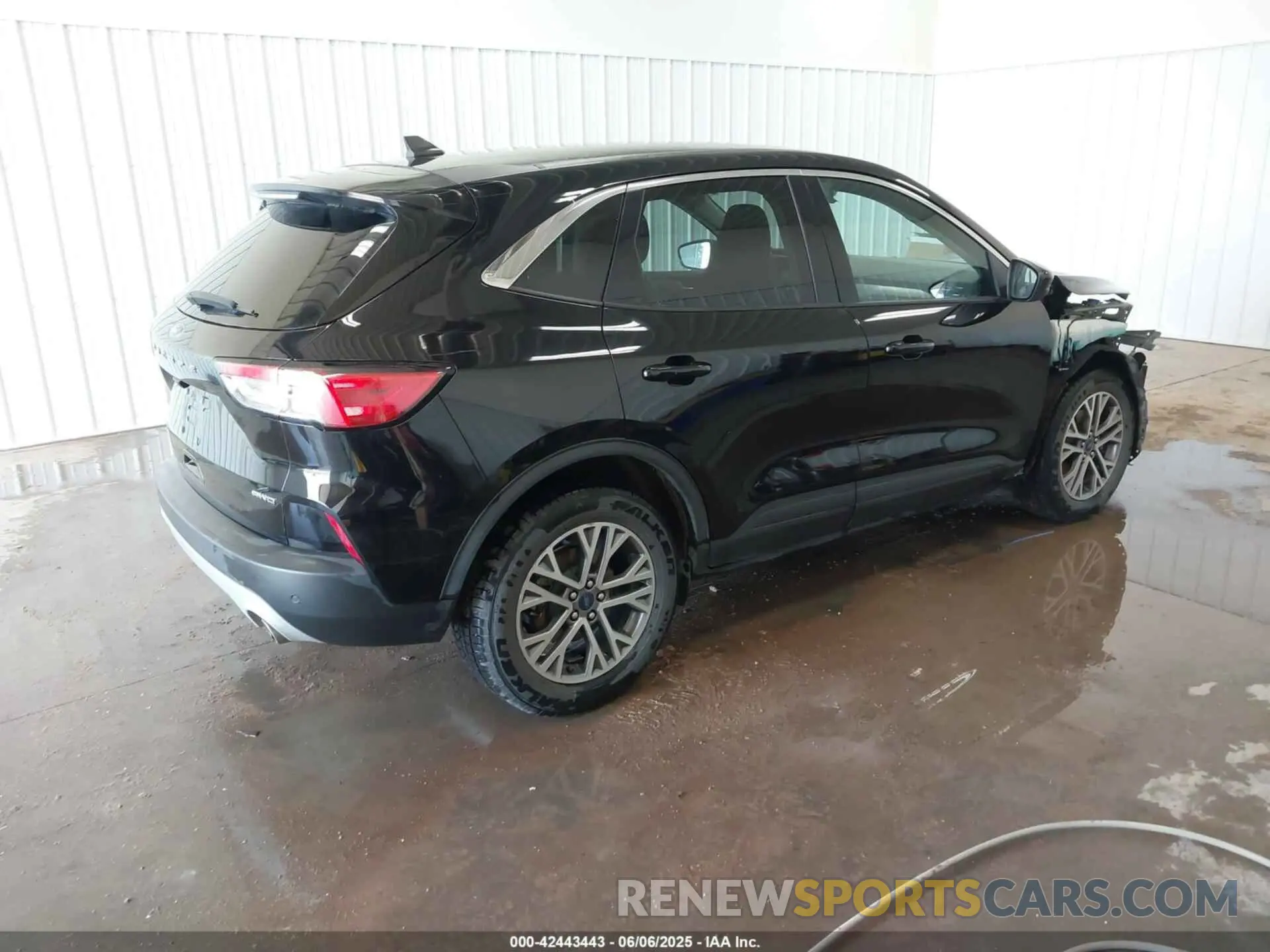 4 Photograph of a damaged car 1FMCU9H68NUA22550 FORD ESCAPE 2022