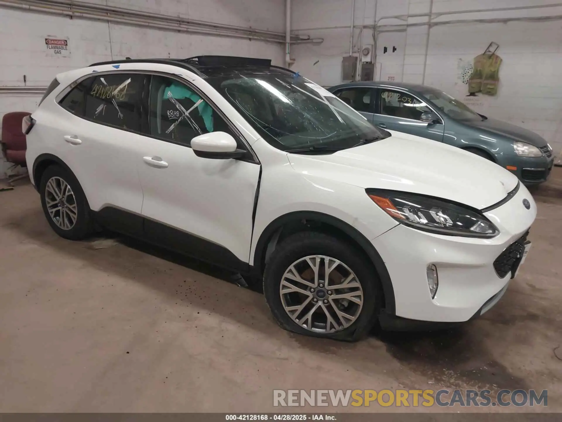 1 Photograph of a damaged car 1FMCU9H68NUA43382 FORD ESCAPE 2022