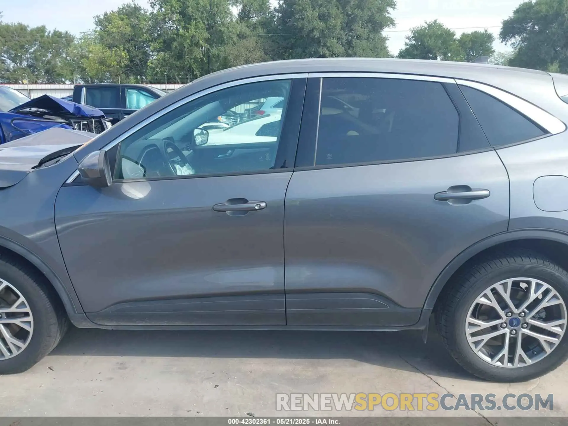 14 Photograph of a damaged car 1FMCU9H92NUA45073 FORD ESCAPE 2022