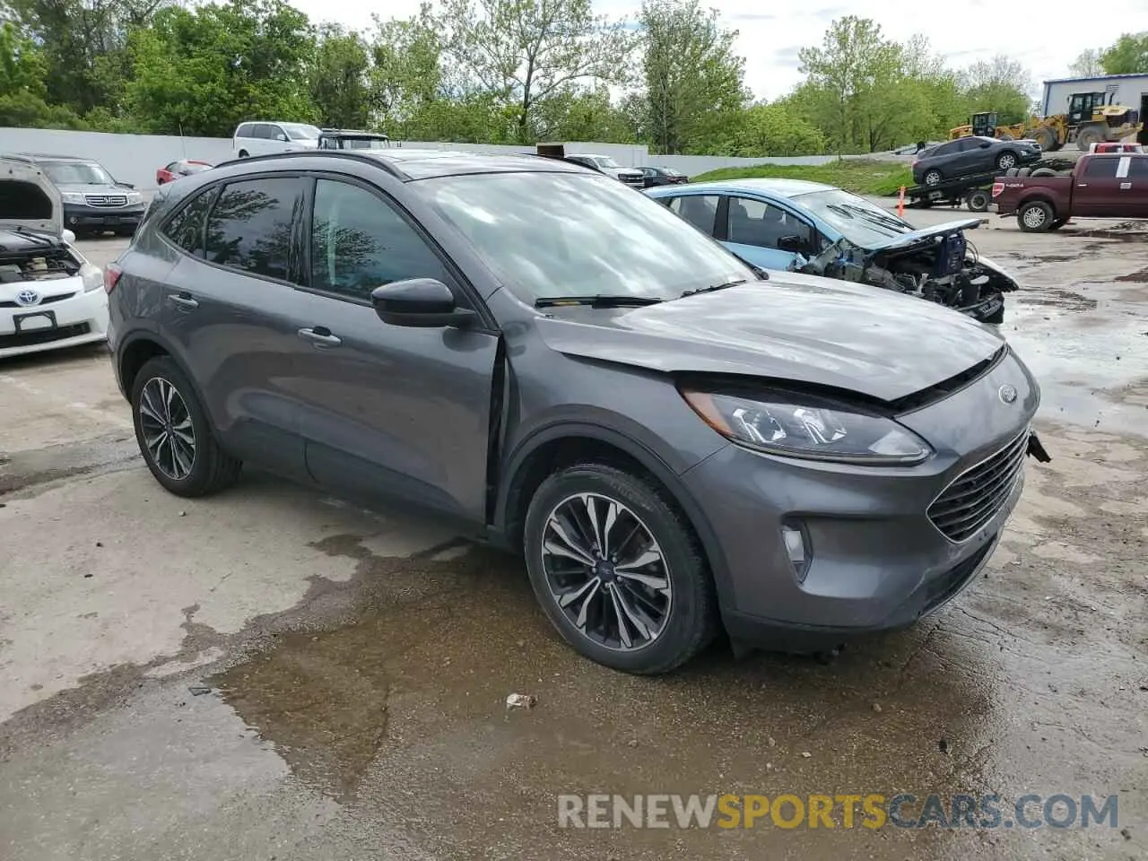 4 Photograph of a damaged car 1FMCU9H94NUB88266 FORD ESCAPE 2022