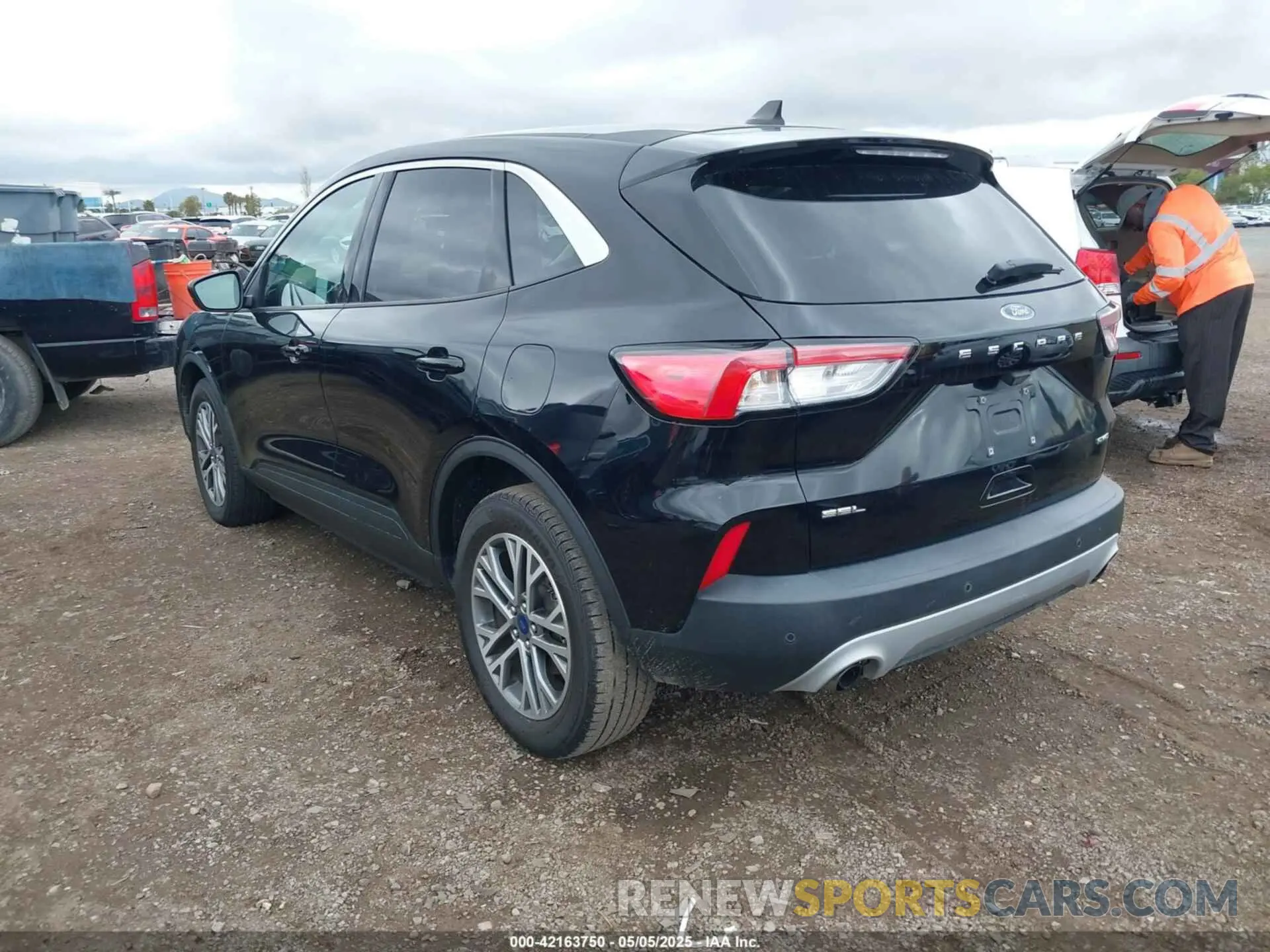 3 Фотография поврежденного автомобиля 1FMCU9H96NUA75175 FORD ESCAPE 2022