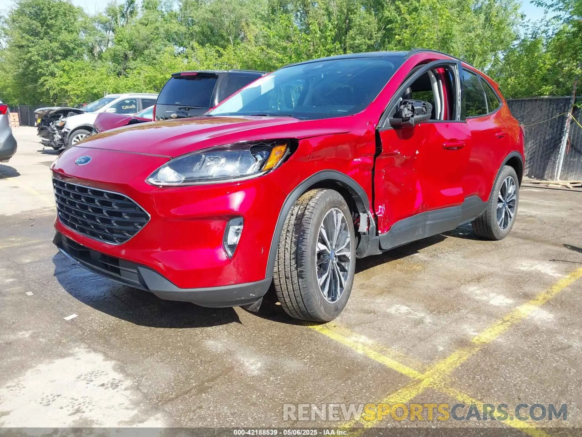 2 Фотография поврежденного автомобиля 1FMCU9H96NUA82613 FORD ESCAPE 2022
