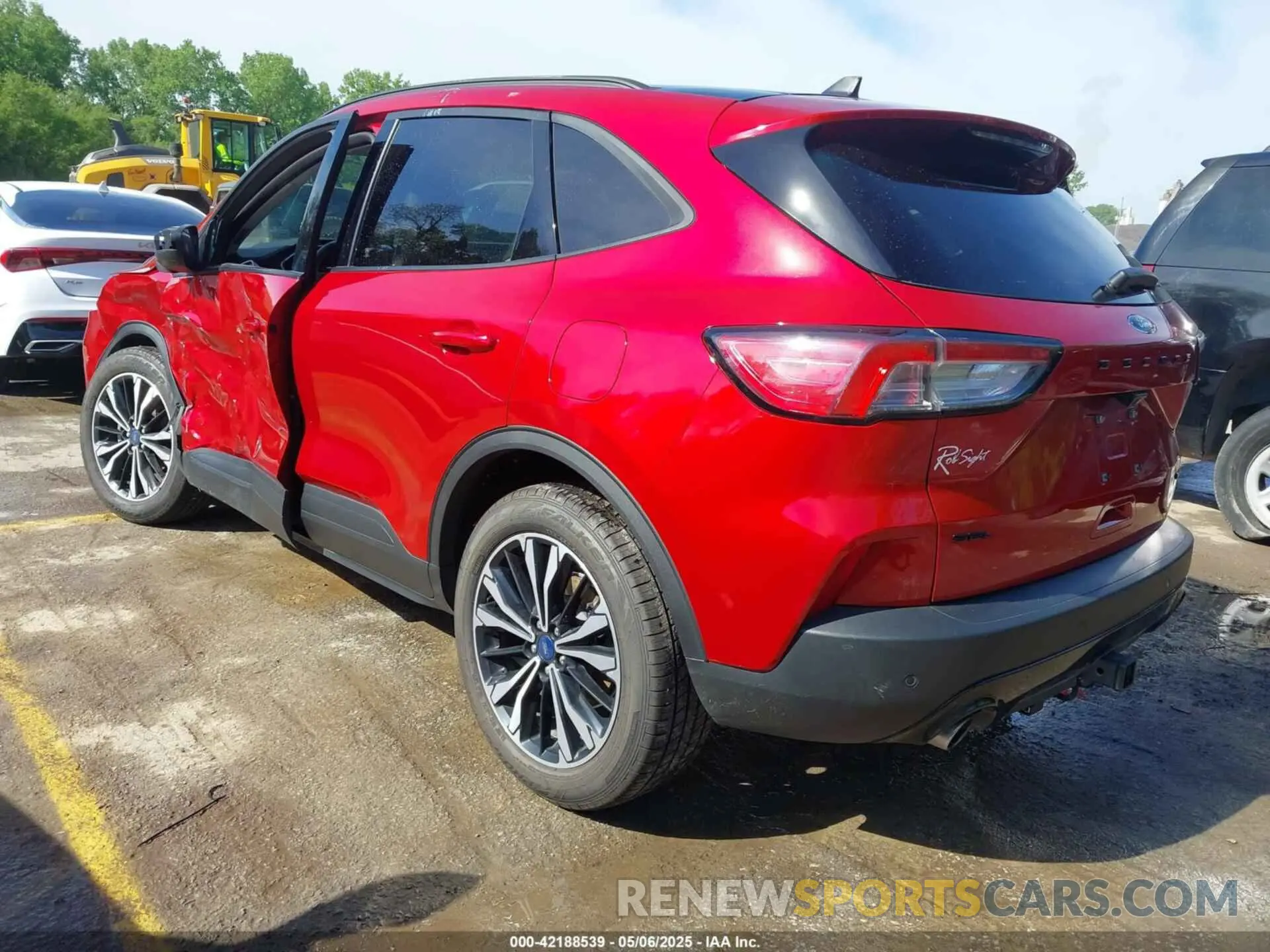 3 Фотография поврежденного автомобиля 1FMCU9H96NUA82613 FORD ESCAPE 2022