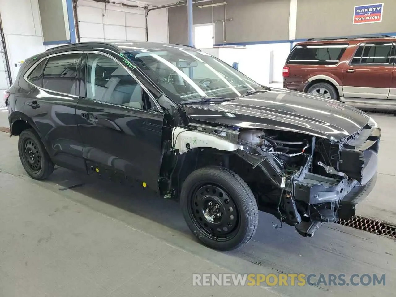 4 Photograph of a damaged car 1FMCU9J92NUB34538 FORD ESCAPE 2022