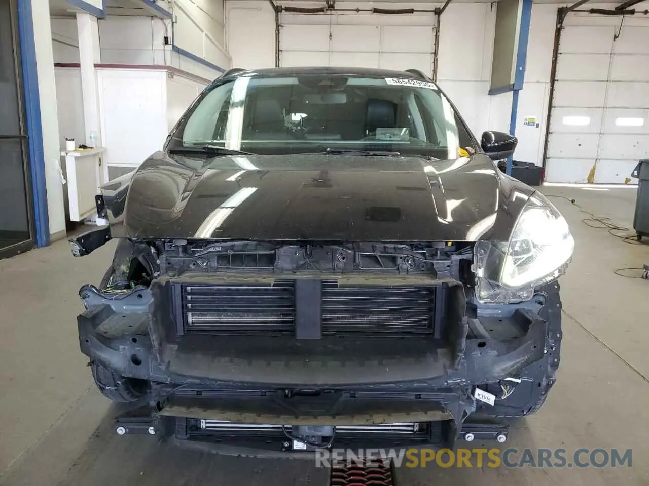 5 Photograph of a damaged car 1FMCU9J92NUB34538 FORD ESCAPE 2022