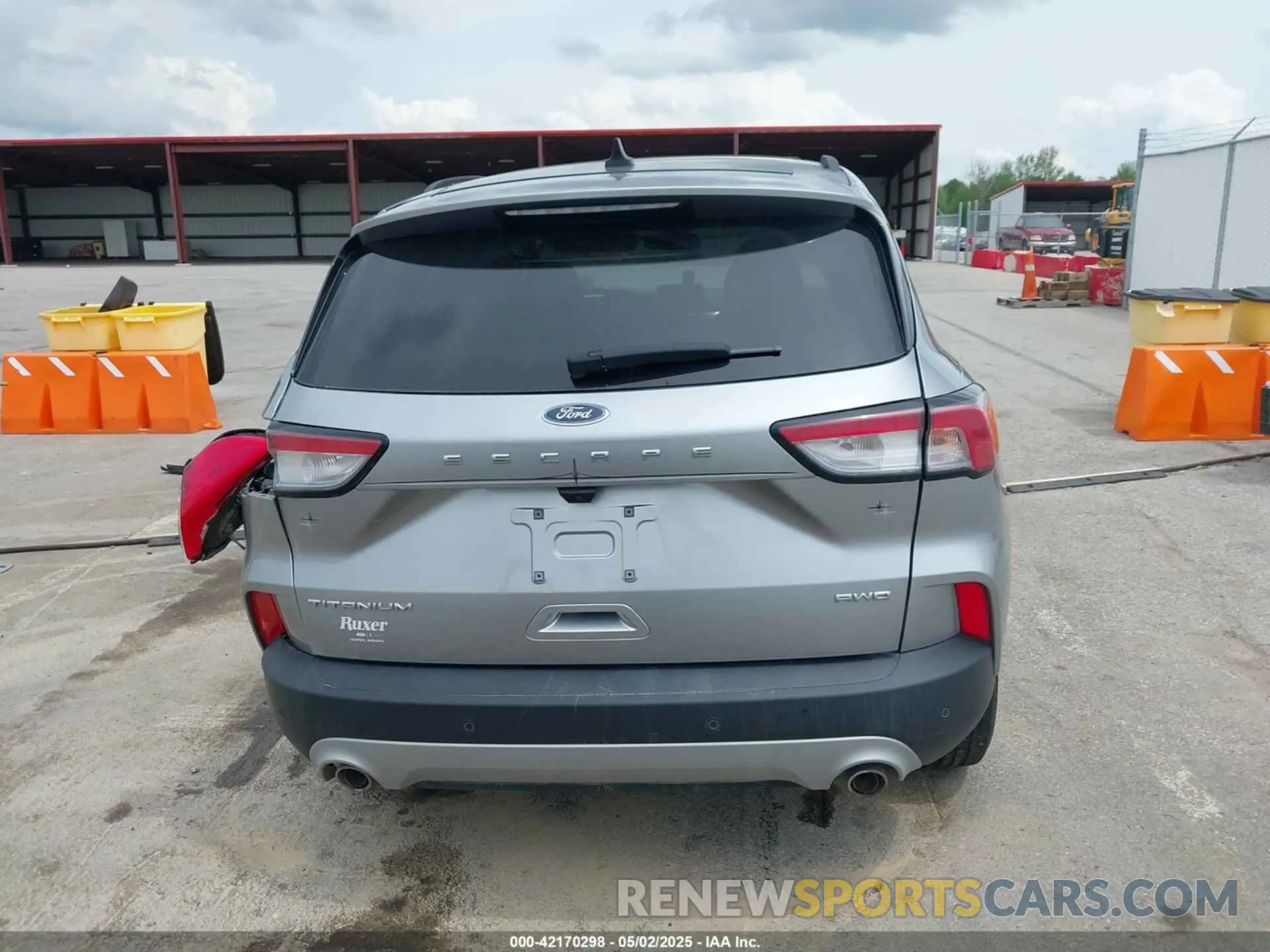 17 Photograph of a damaged car 1FMCU9J98NUA15019 FORD ESCAPE 2022