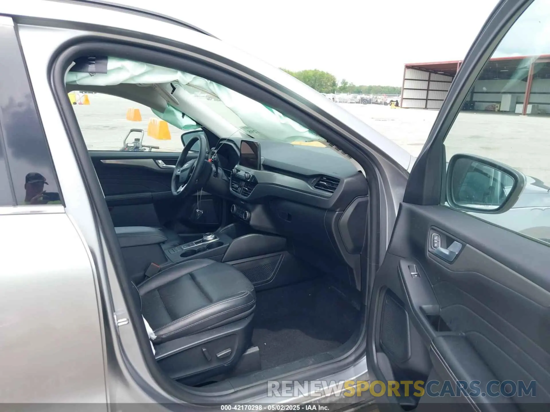 5 Photograph of a damaged car 1FMCU9J98NUA15019 FORD ESCAPE 2022