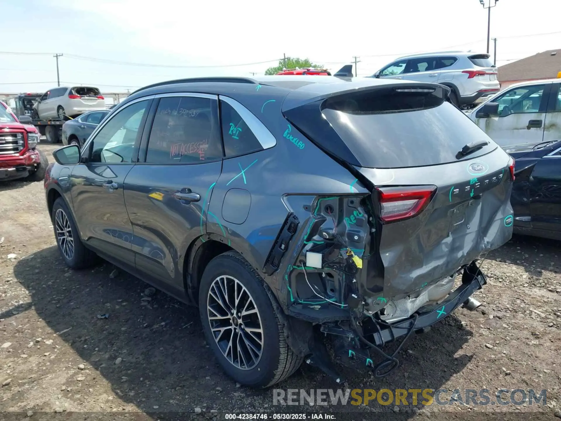 3 Photograph of a damaged car 1FMCU0E14PUB04024 FORD ESCAPE 2023