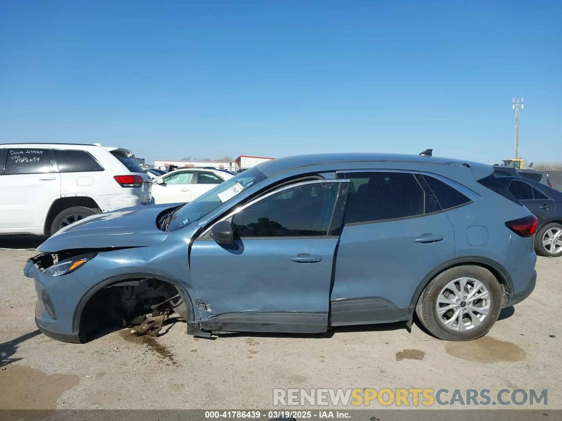 14 Photograph of a damaged car 1FMCU0GN0PUA61494 FORD ESCAPE 2023
