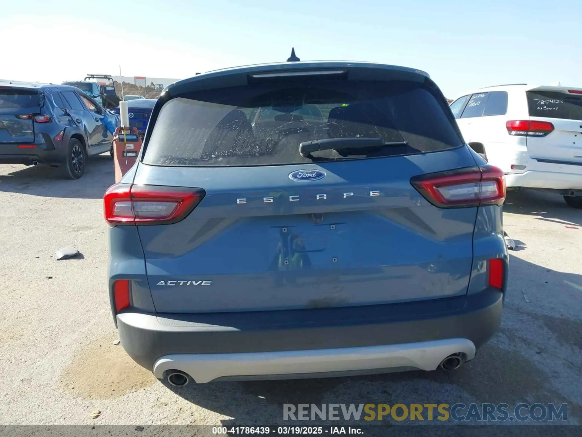 16 Photograph of a damaged car 1FMCU0GN0PUA61494 FORD ESCAPE 2023