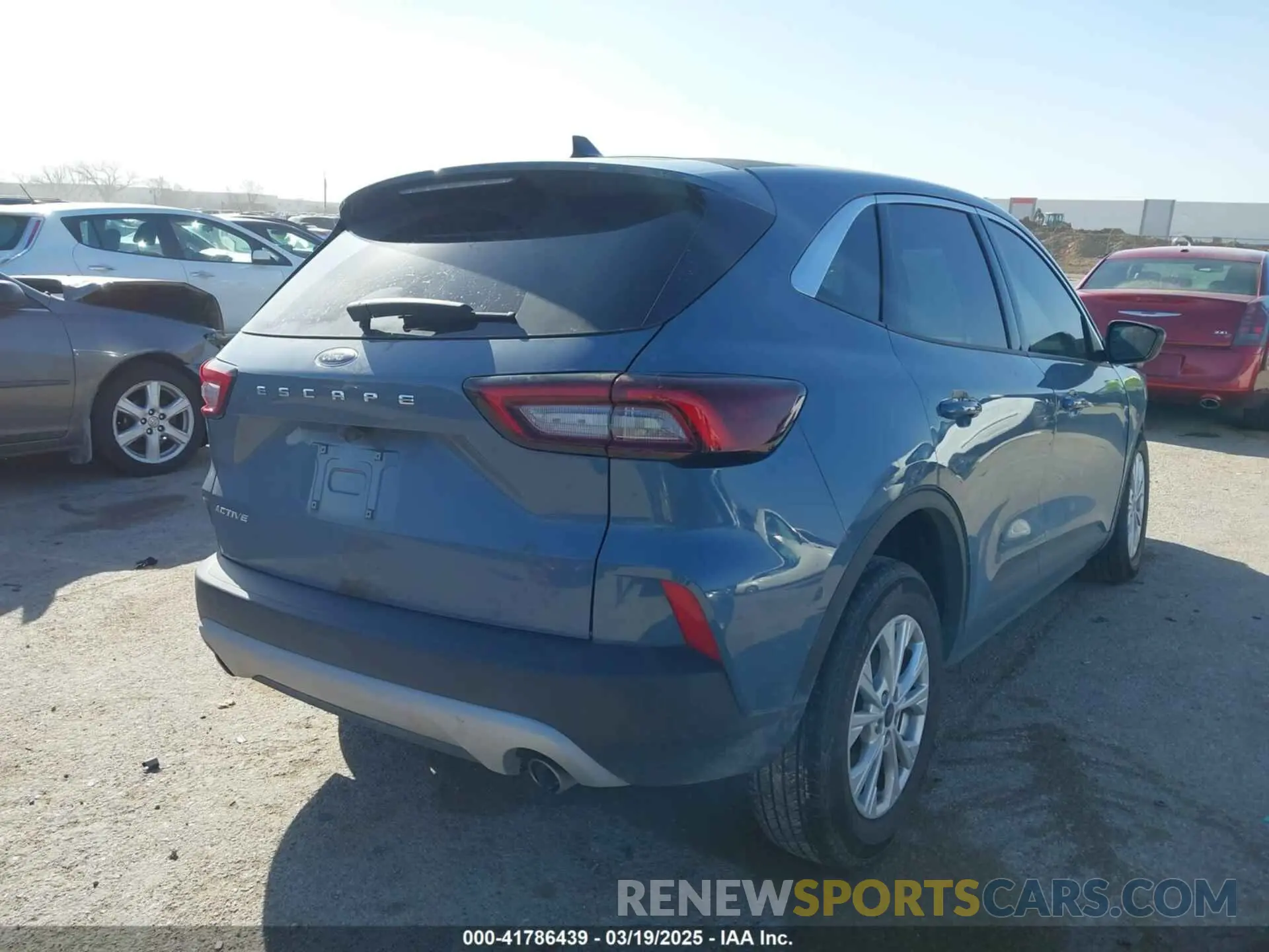 4 Photograph of a damaged car 1FMCU0GN0PUA61494 FORD ESCAPE 2023
