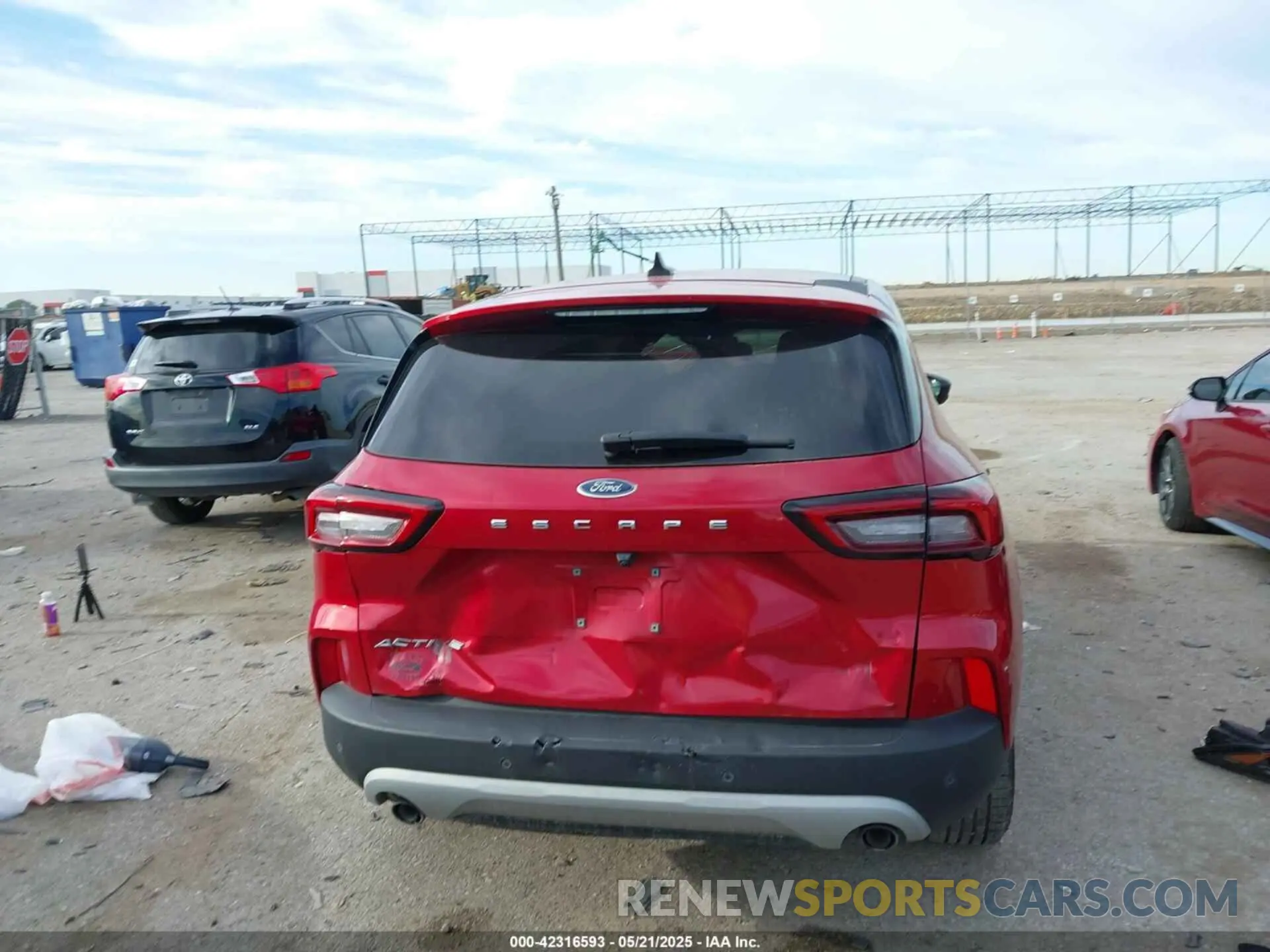 16 Photograph of a damaged car 1FMCU0GN0PUA62516 FORD ESCAPE 2023