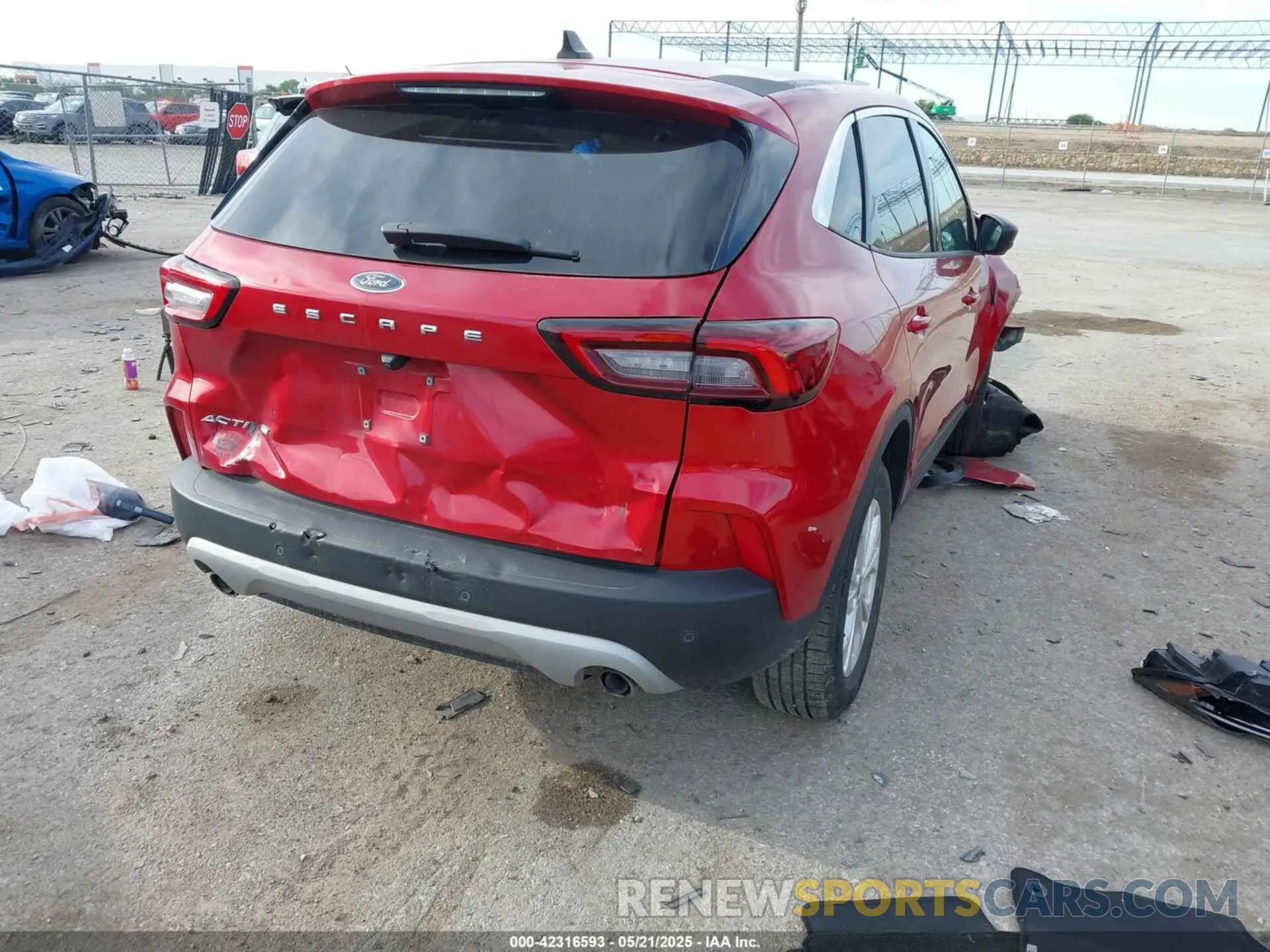 4 Photograph of a damaged car 1FMCU0GN0PUA62516 FORD ESCAPE 2023