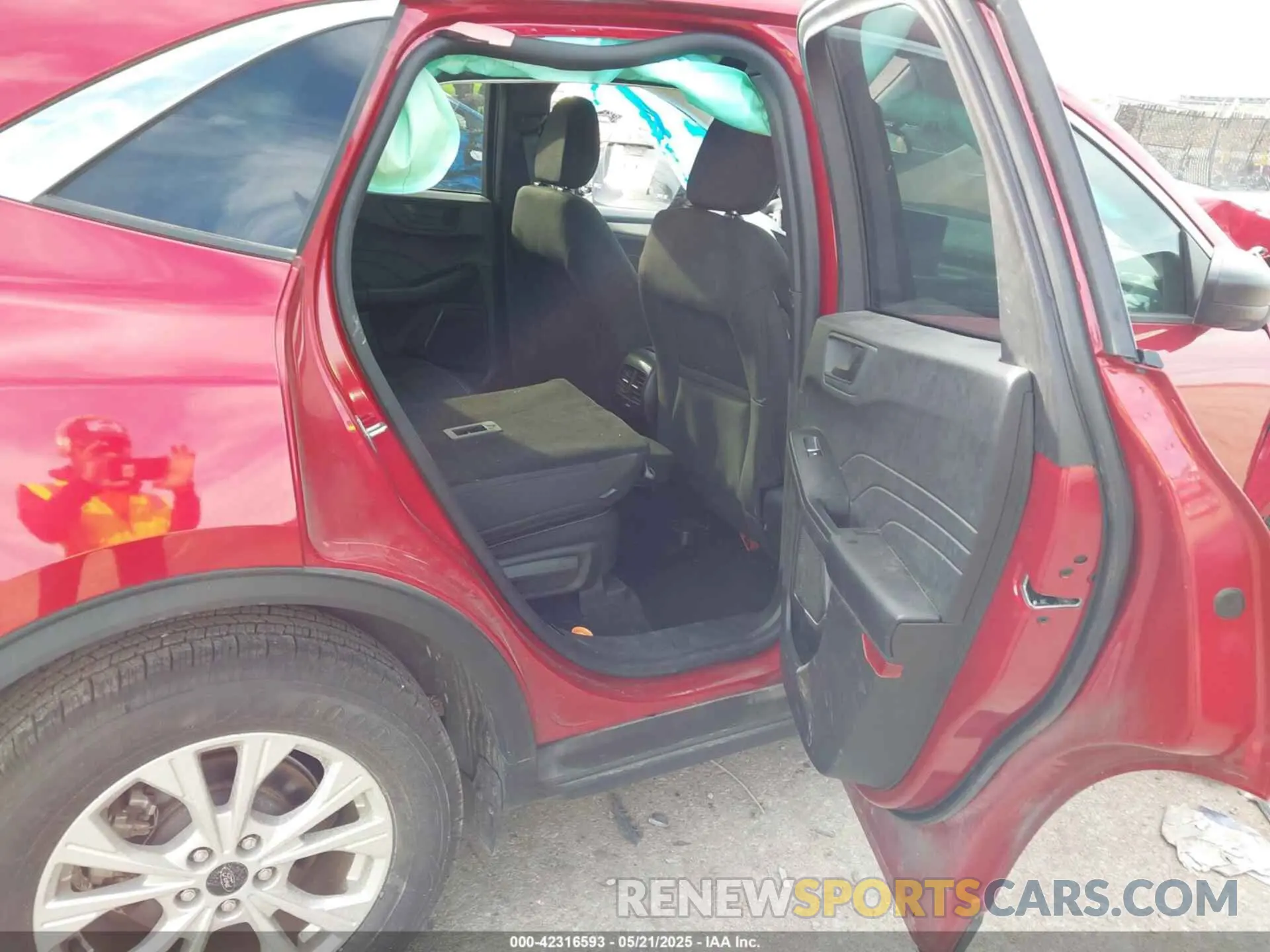 8 Photograph of a damaged car 1FMCU0GN0PUA62516 FORD ESCAPE 2023