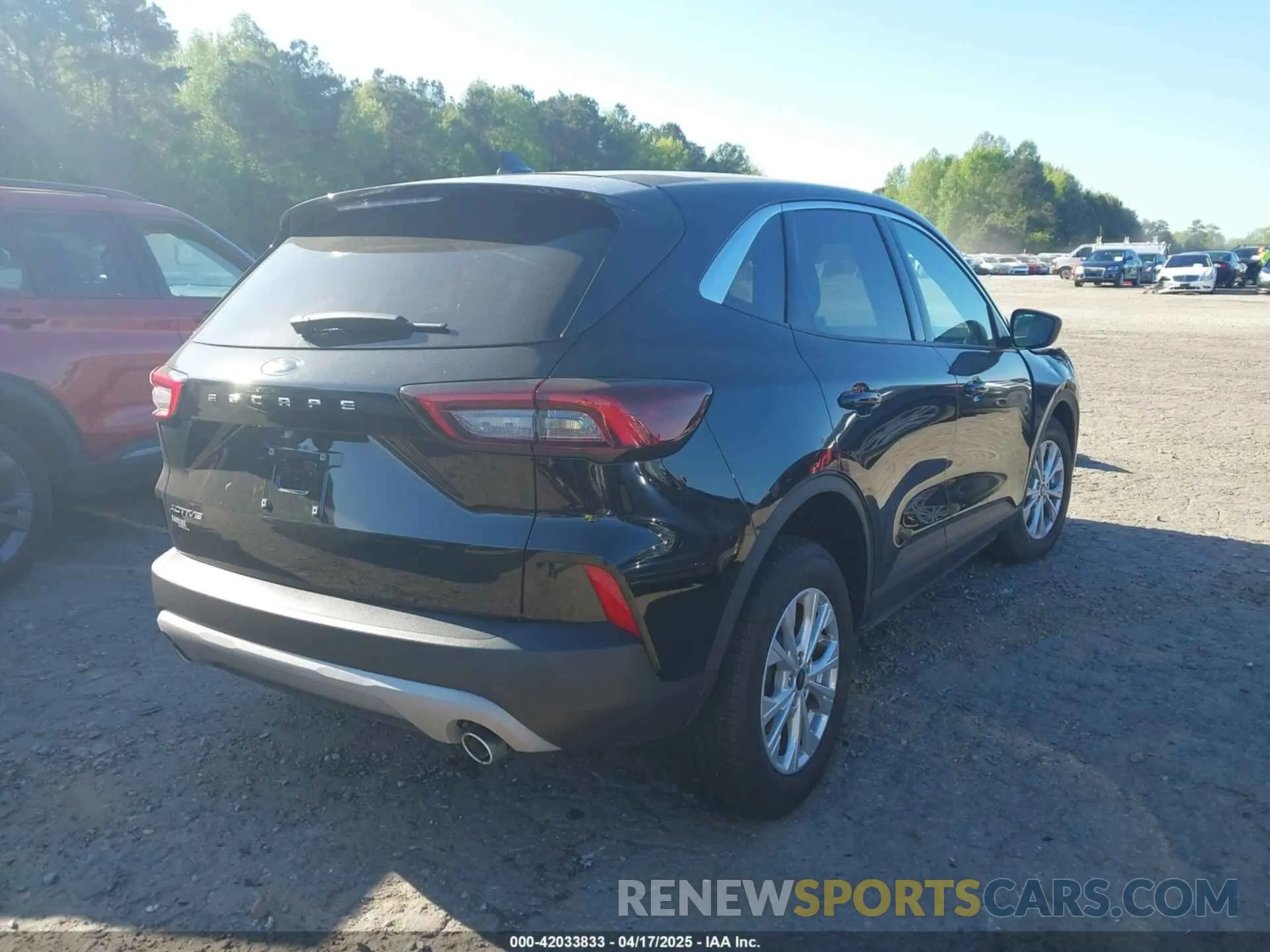 4 Photograph of a damaged car 1FMCU0GN0PUB09351 FORD ESCAPE 2023