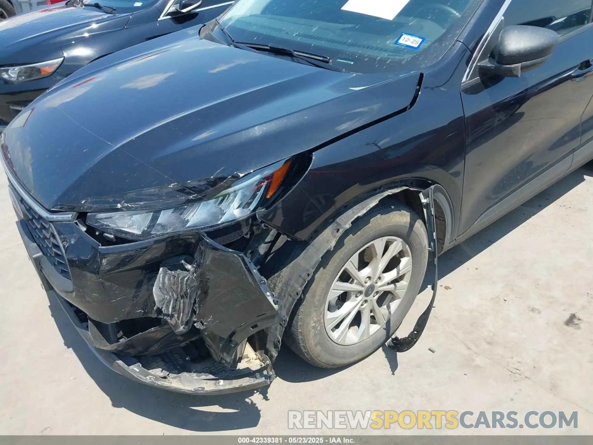 6 Photograph of a damaged car 1FMCU0GN0PUB19216 FORD ESCAPE 2023