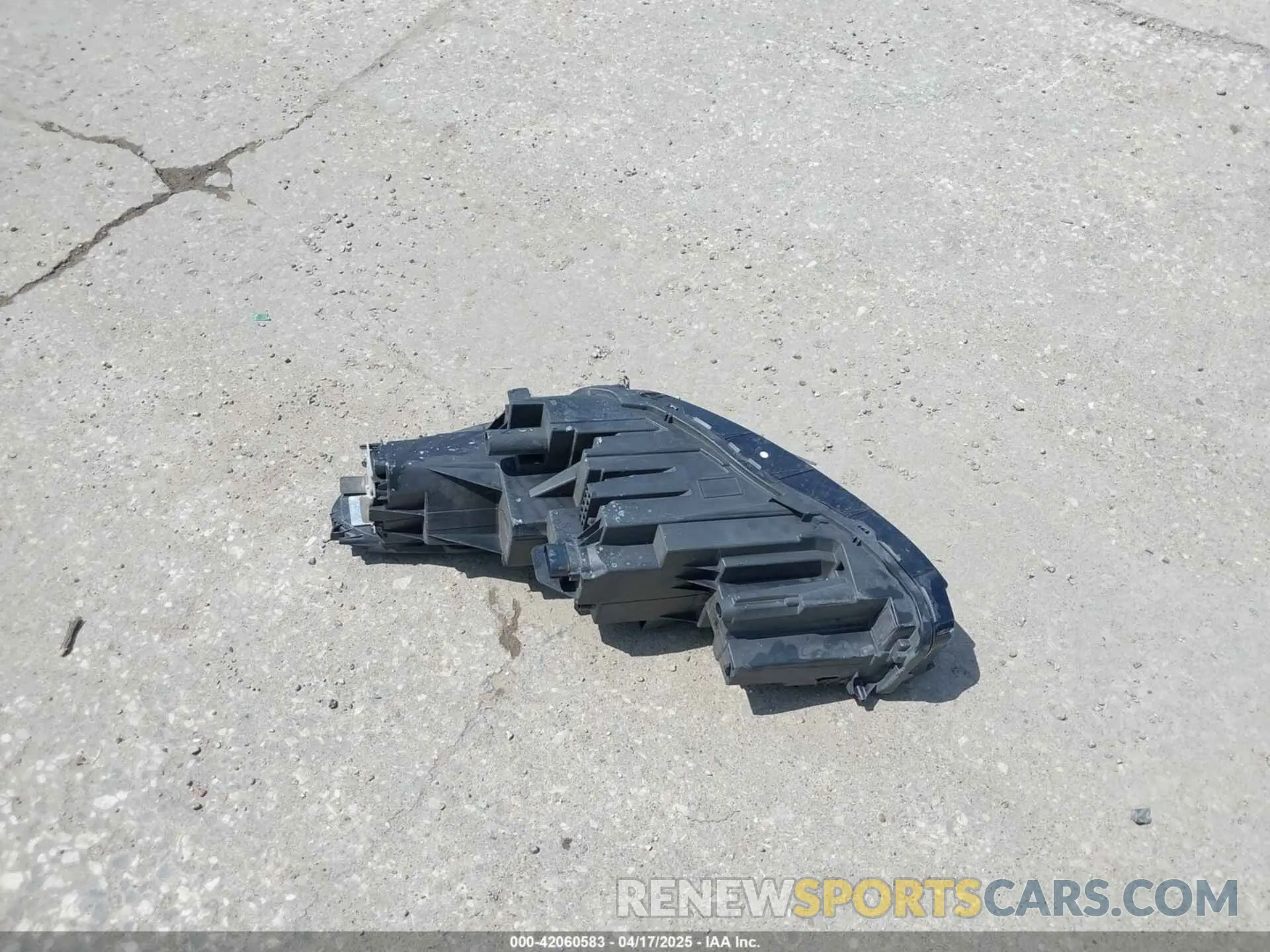 12 Photograph of a damaged car 1FMCU0GN0PUB25548 FORD ESCAPE 2023