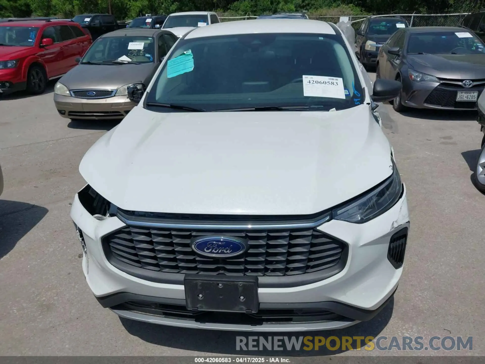 13 Photograph of a damaged car 1FMCU0GN0PUB25548 FORD ESCAPE 2023