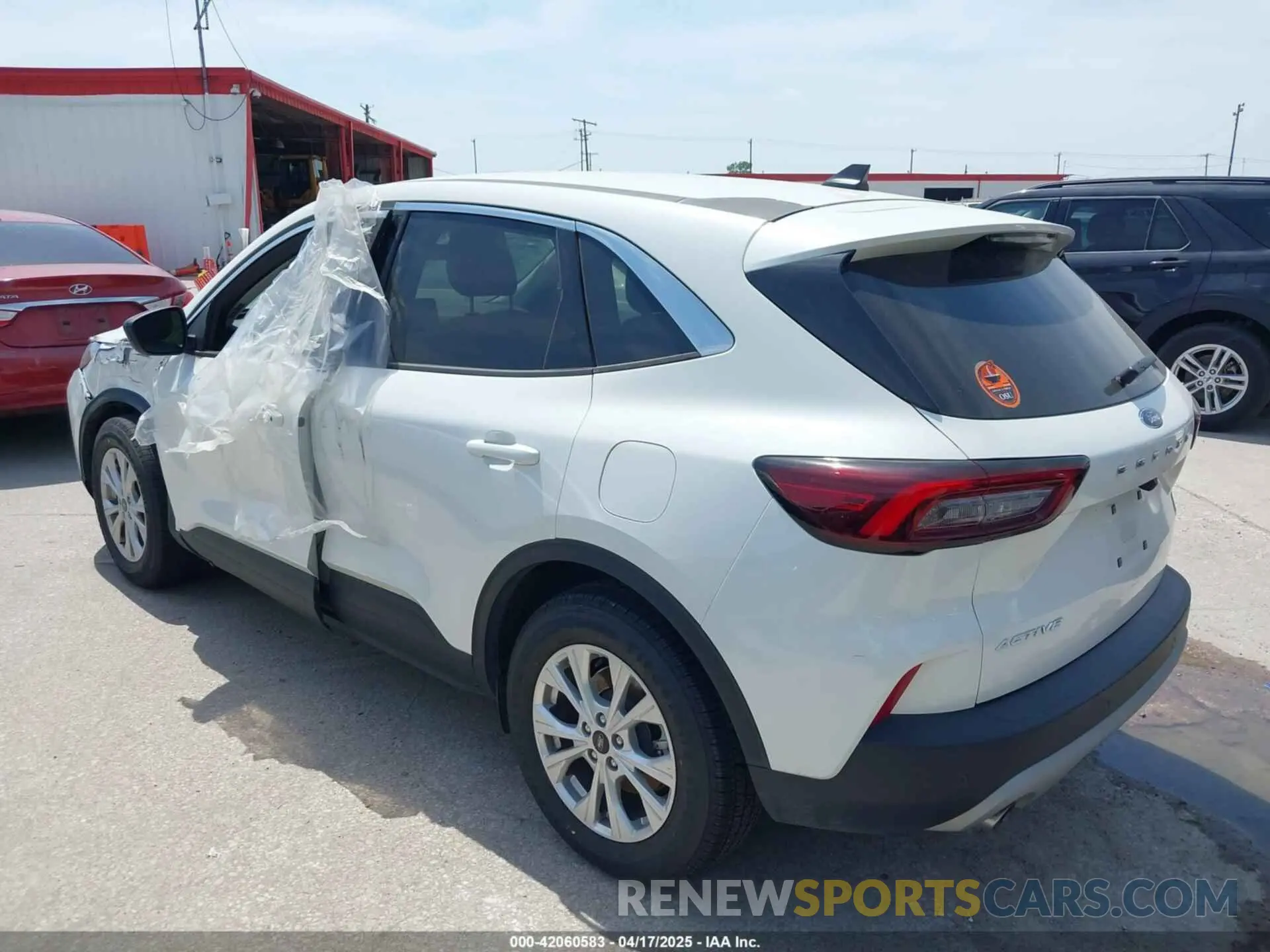 3 Photograph of a damaged car 1FMCU0GN0PUB25548 FORD ESCAPE 2023