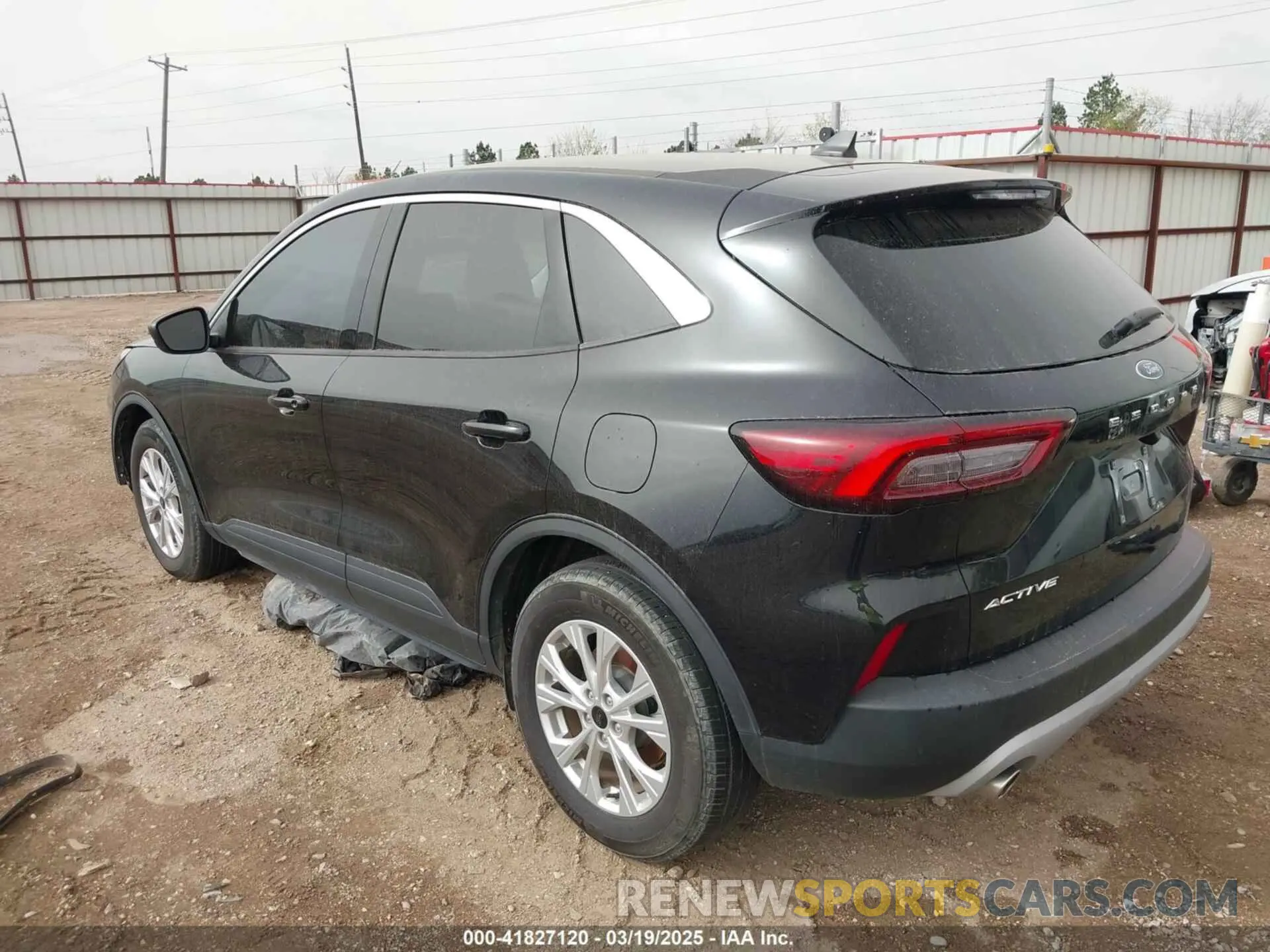 3 Photograph of a damaged car 1FMCU0GN2PUA24205 FORD ESCAPE 2023