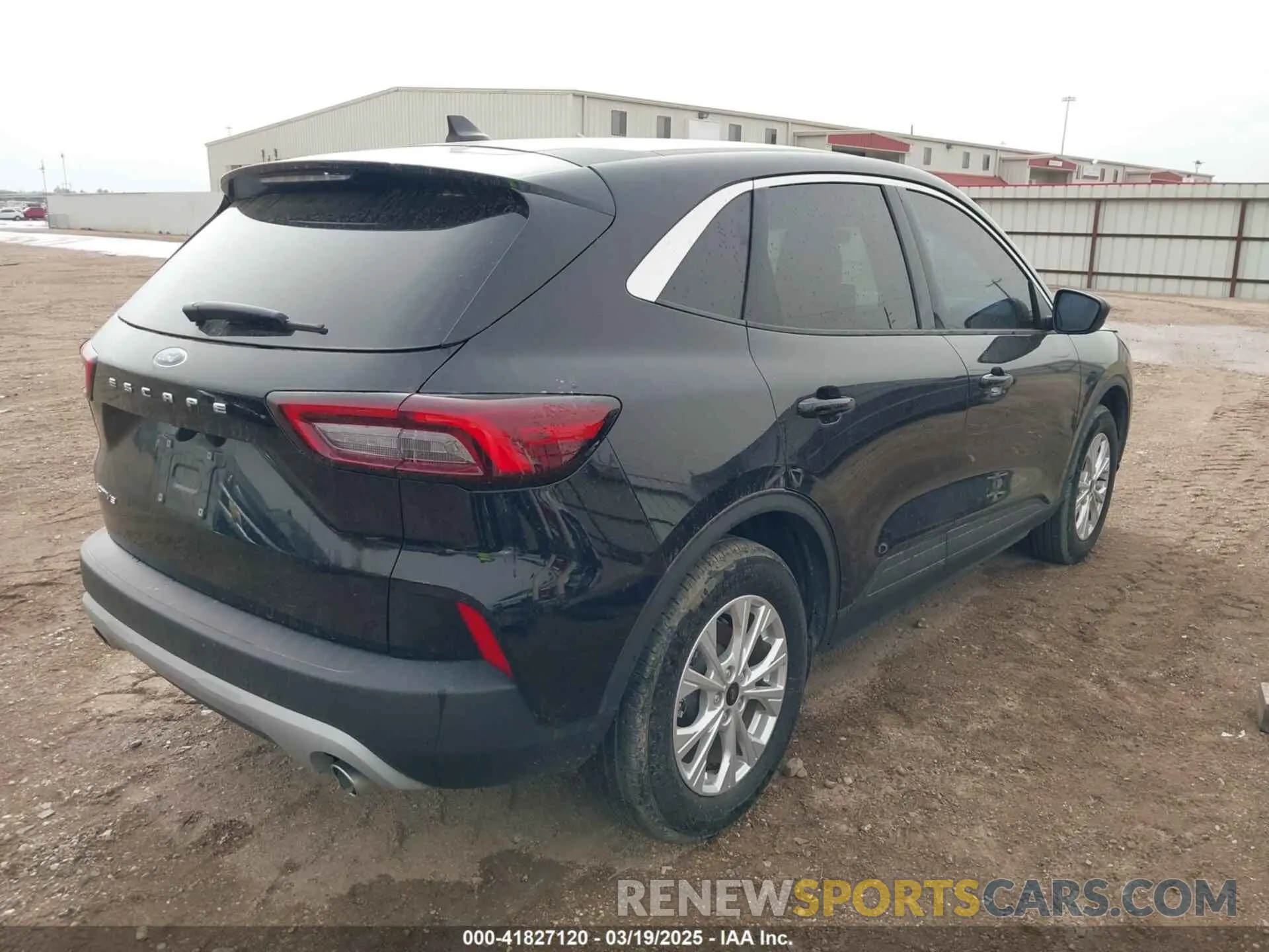 4 Photograph of a damaged car 1FMCU0GN2PUA24205 FORD ESCAPE 2023