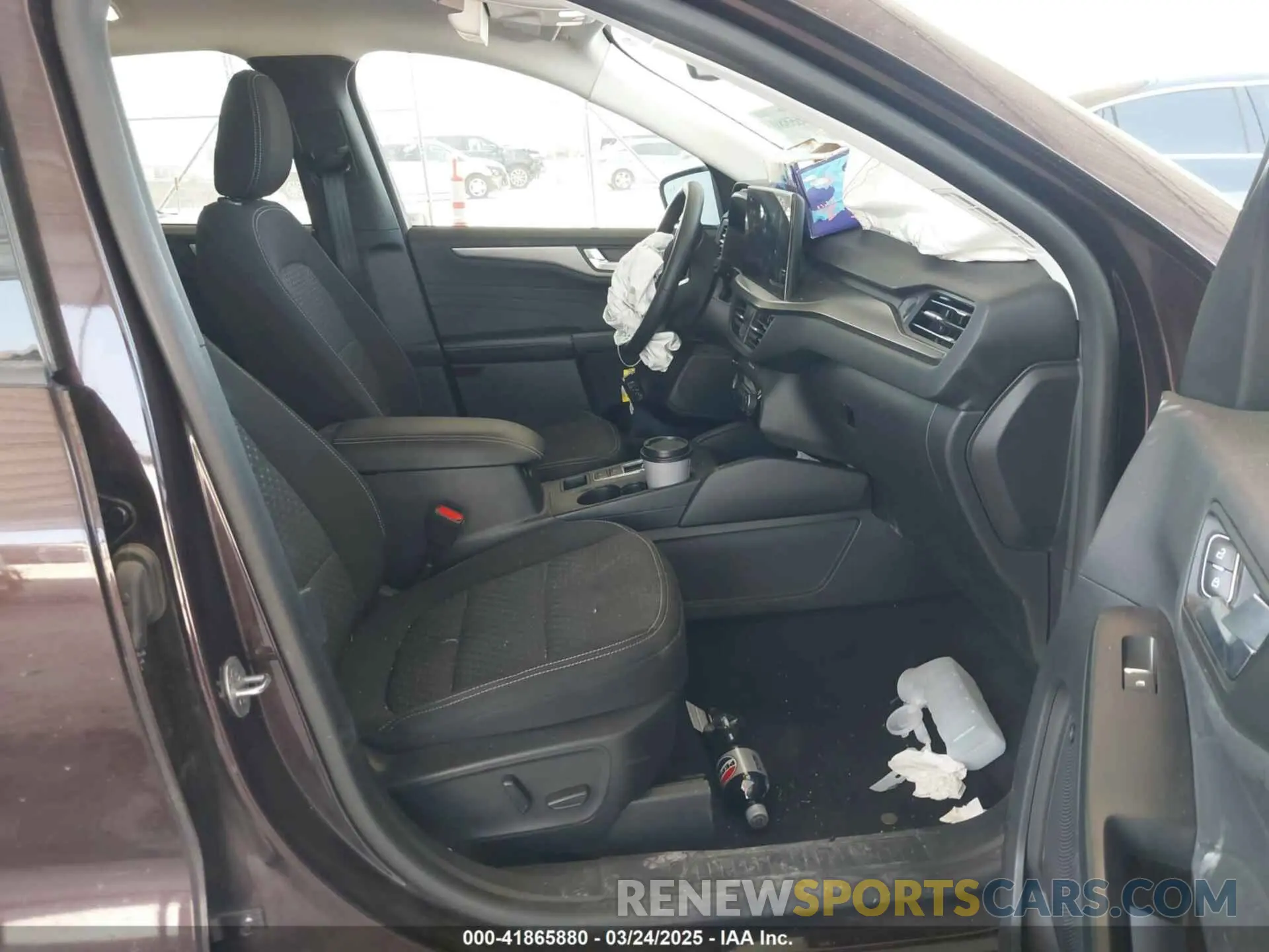 5 Photograph of a damaged car 1FMCU0GN6PUA24398 FORD ESCAPE 2023
