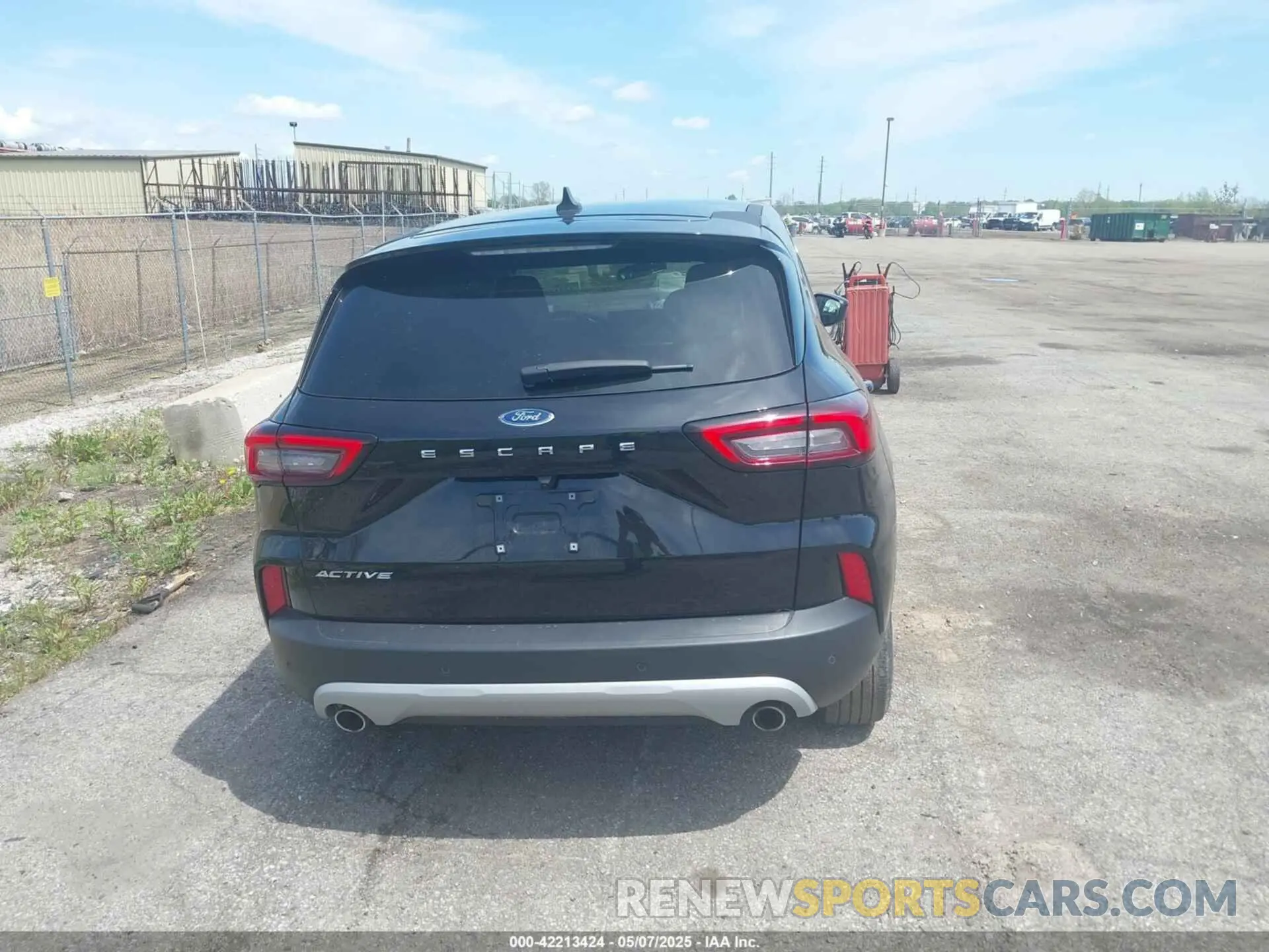 16 Photograph of a damaged car 1FMCU0GN8PUA08221 FORD ESCAPE 2023
