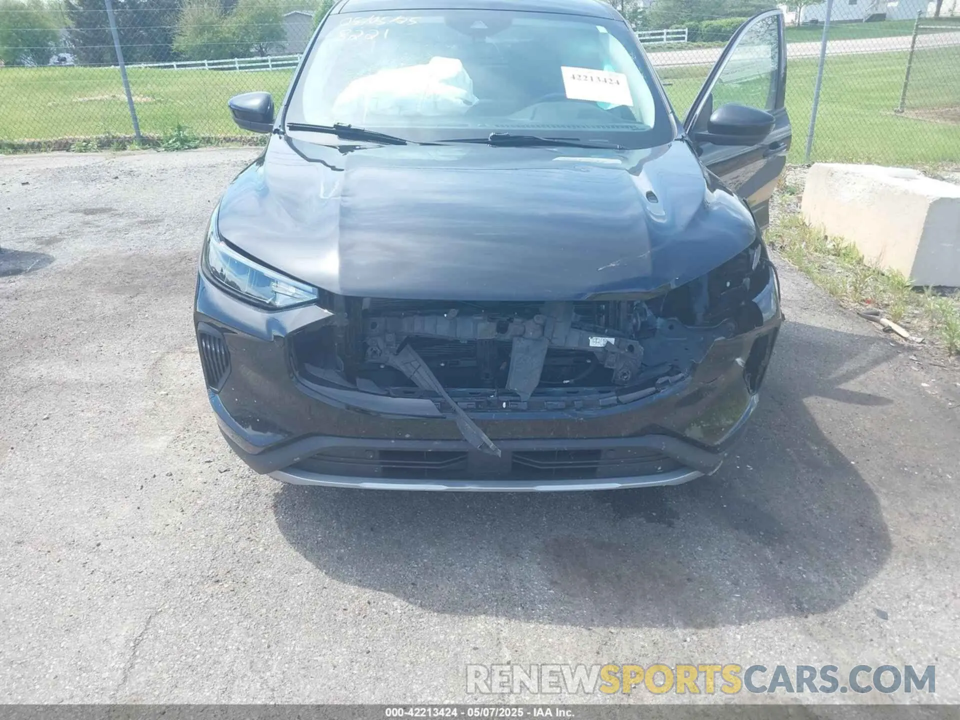 6 Photograph of a damaged car 1FMCU0GN8PUA08221 FORD ESCAPE 2023