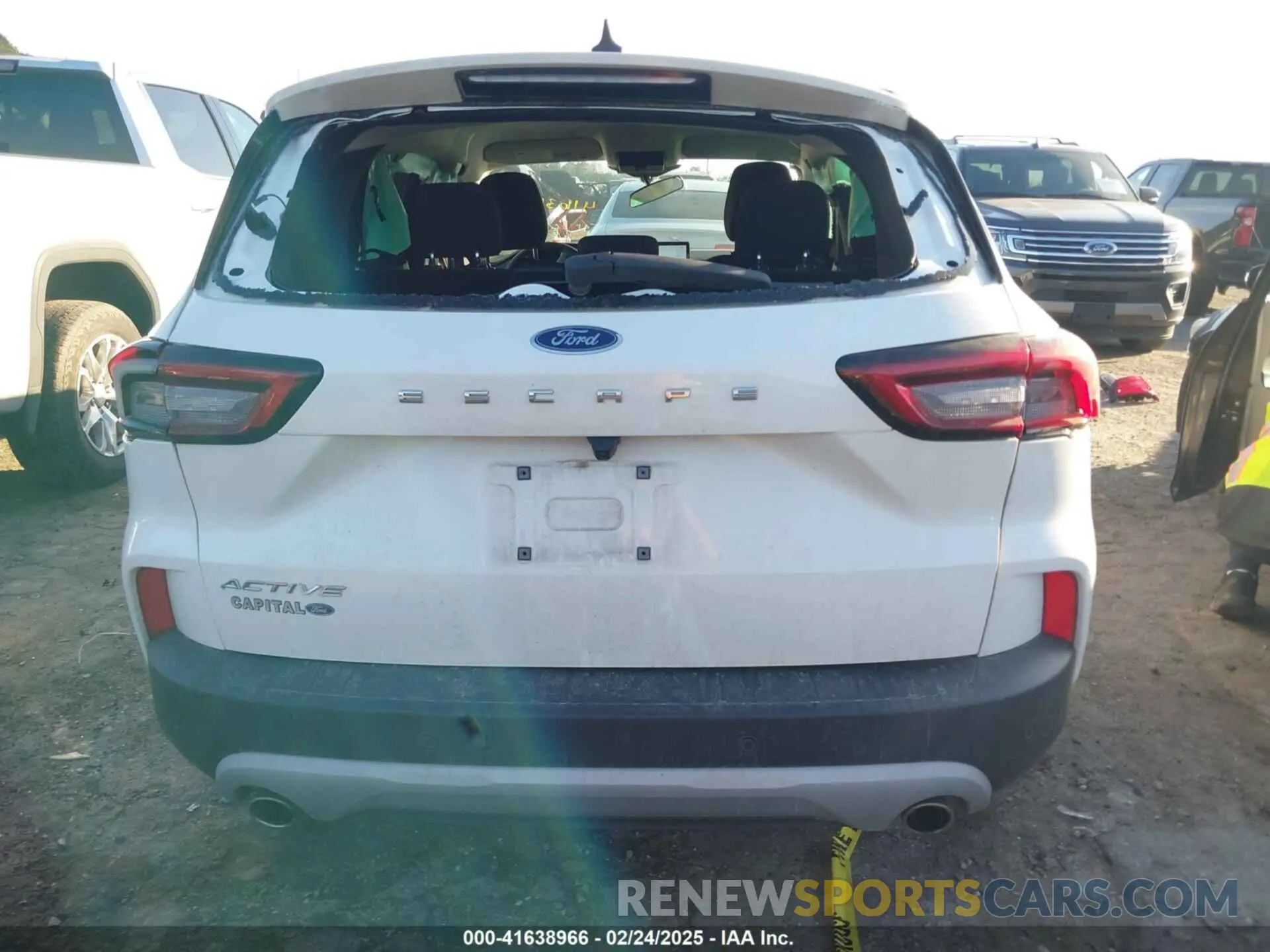 16 Photograph of a damaged car 1FMCU0GN8PUA64420 FORD ESCAPE 2023