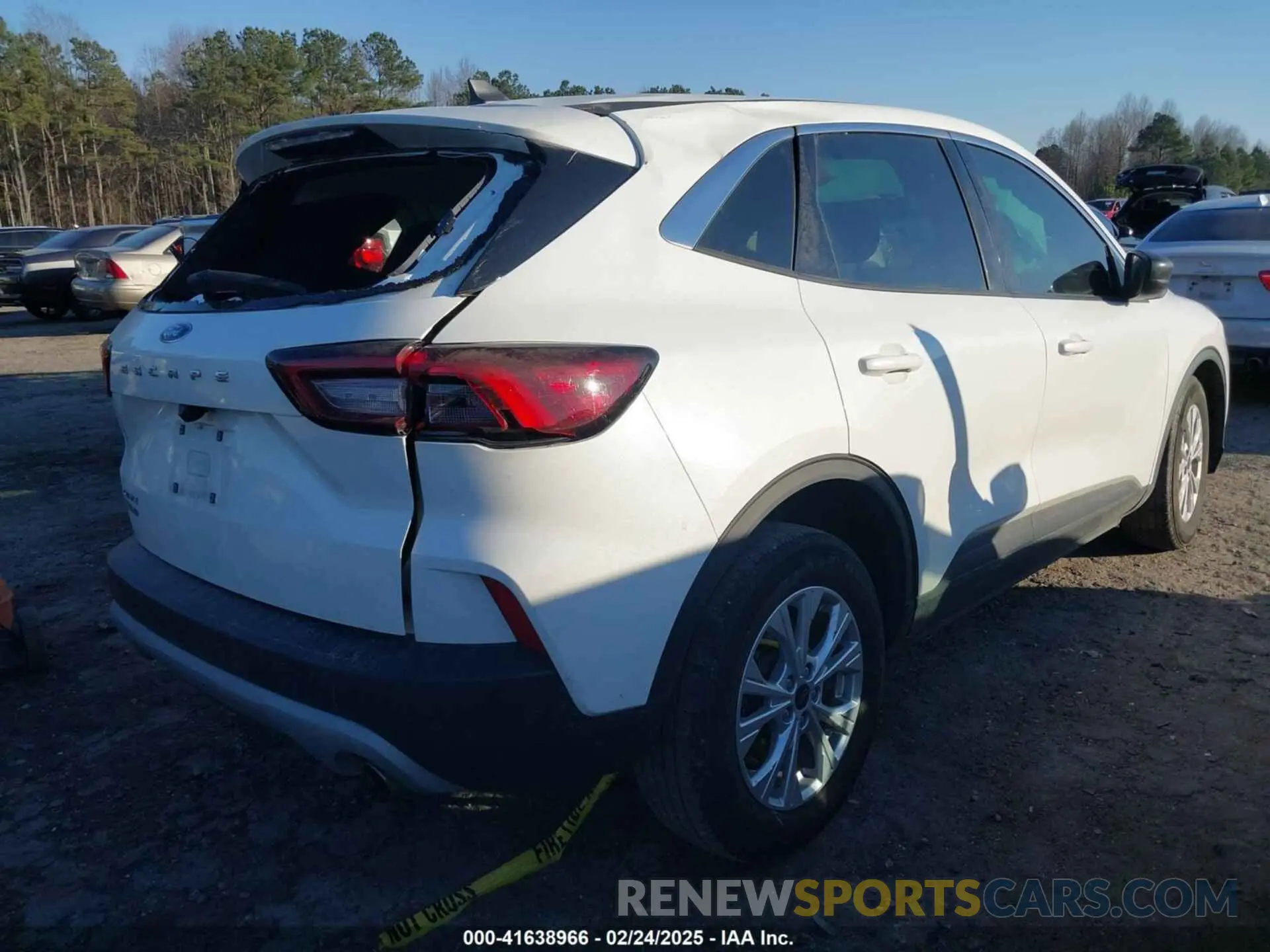 4 Photograph of a damaged car 1FMCU0GN8PUA64420 FORD ESCAPE 2023