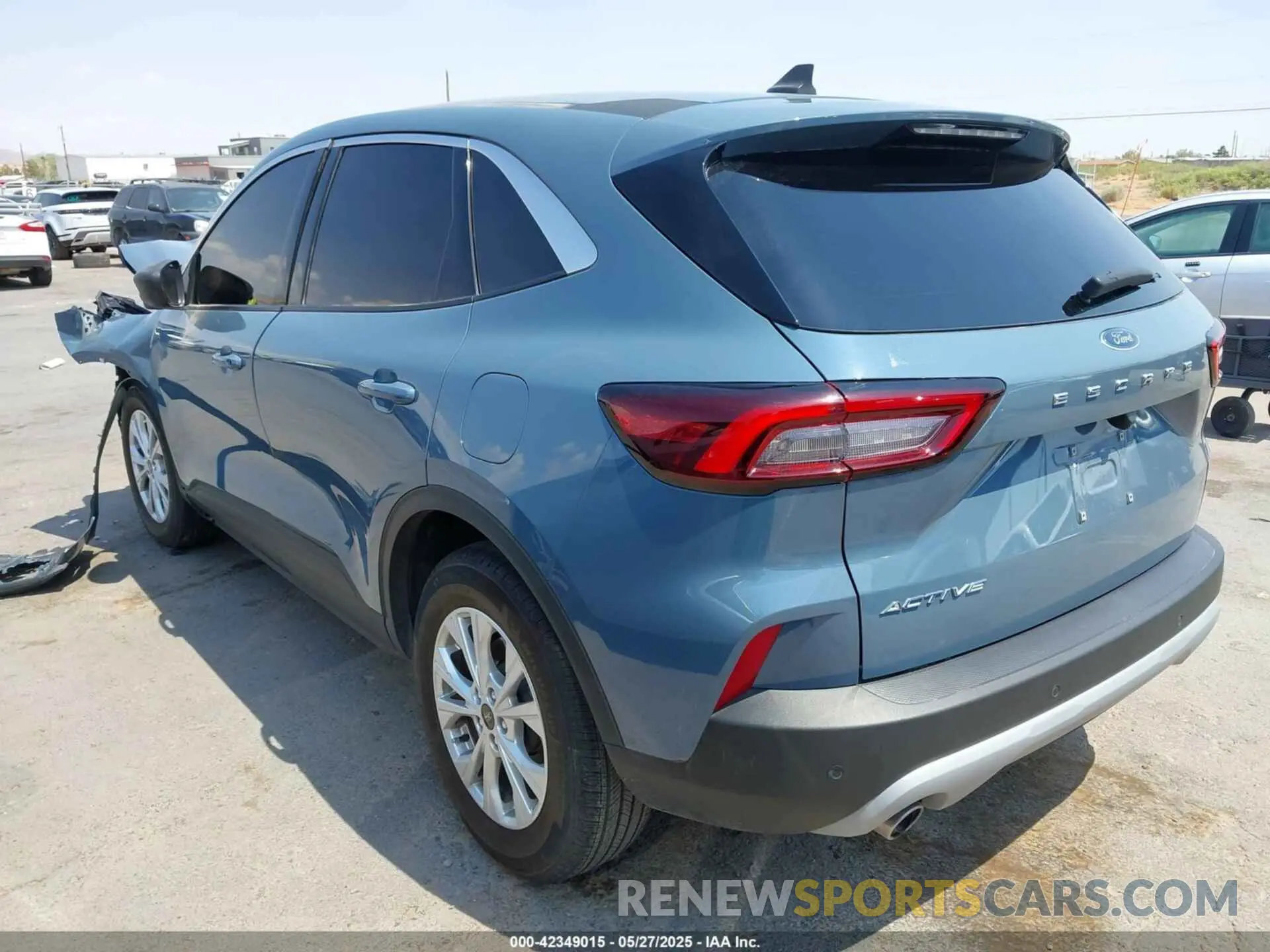3 Фотография поврежденного автомобиля 1FMCU0GN8PUB12773 FORD ESCAPE 2023