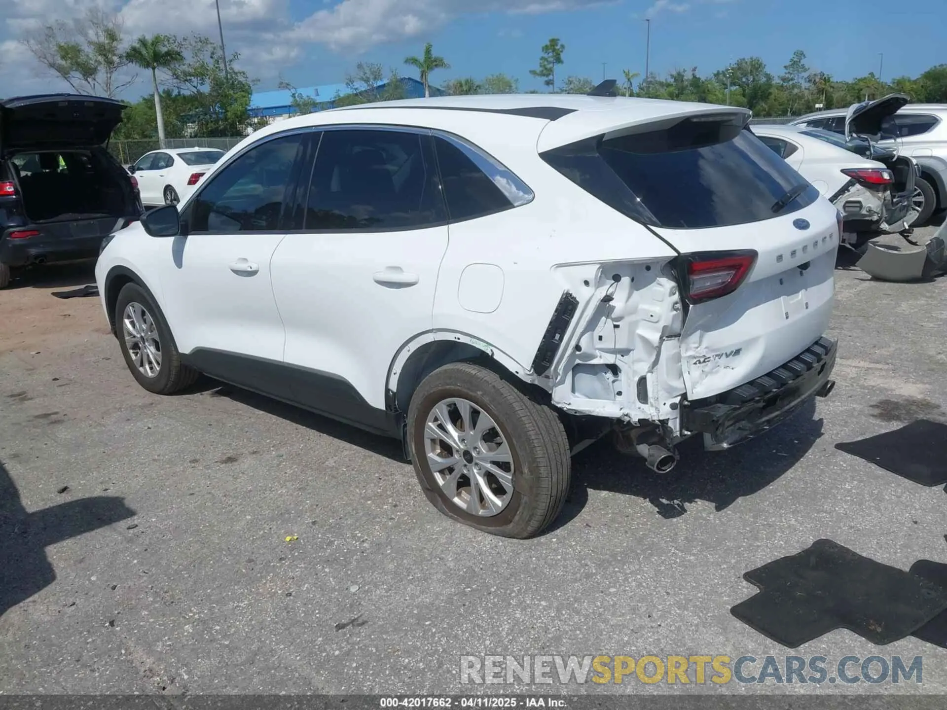 3 Photograph of a damaged car 1FMCU0GNXPUA46694 FORD ESCAPE 2023