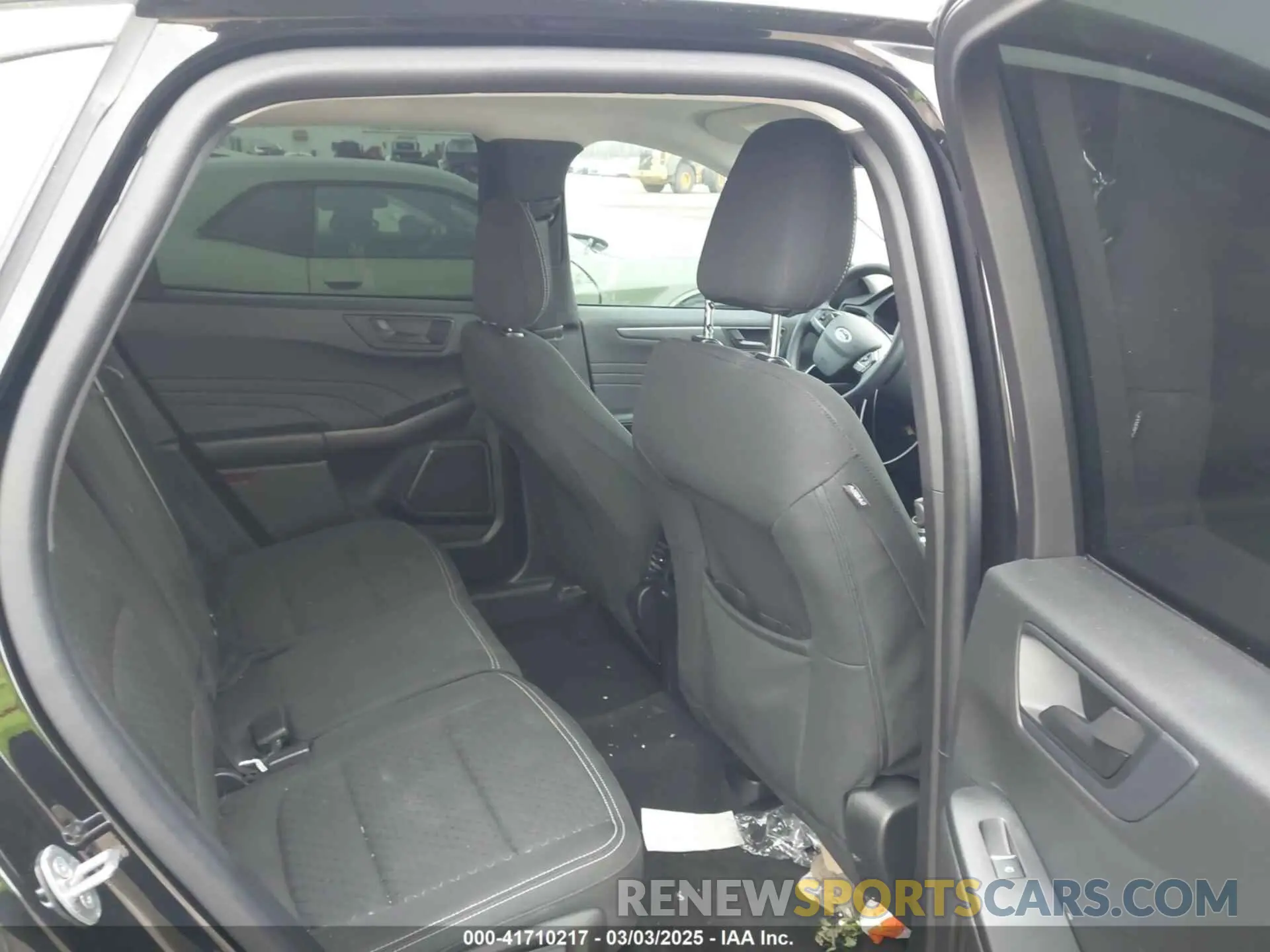 8 Photograph of a damaged car 1FMCU0GNXPUB08613 FORD ESCAPE 2023
